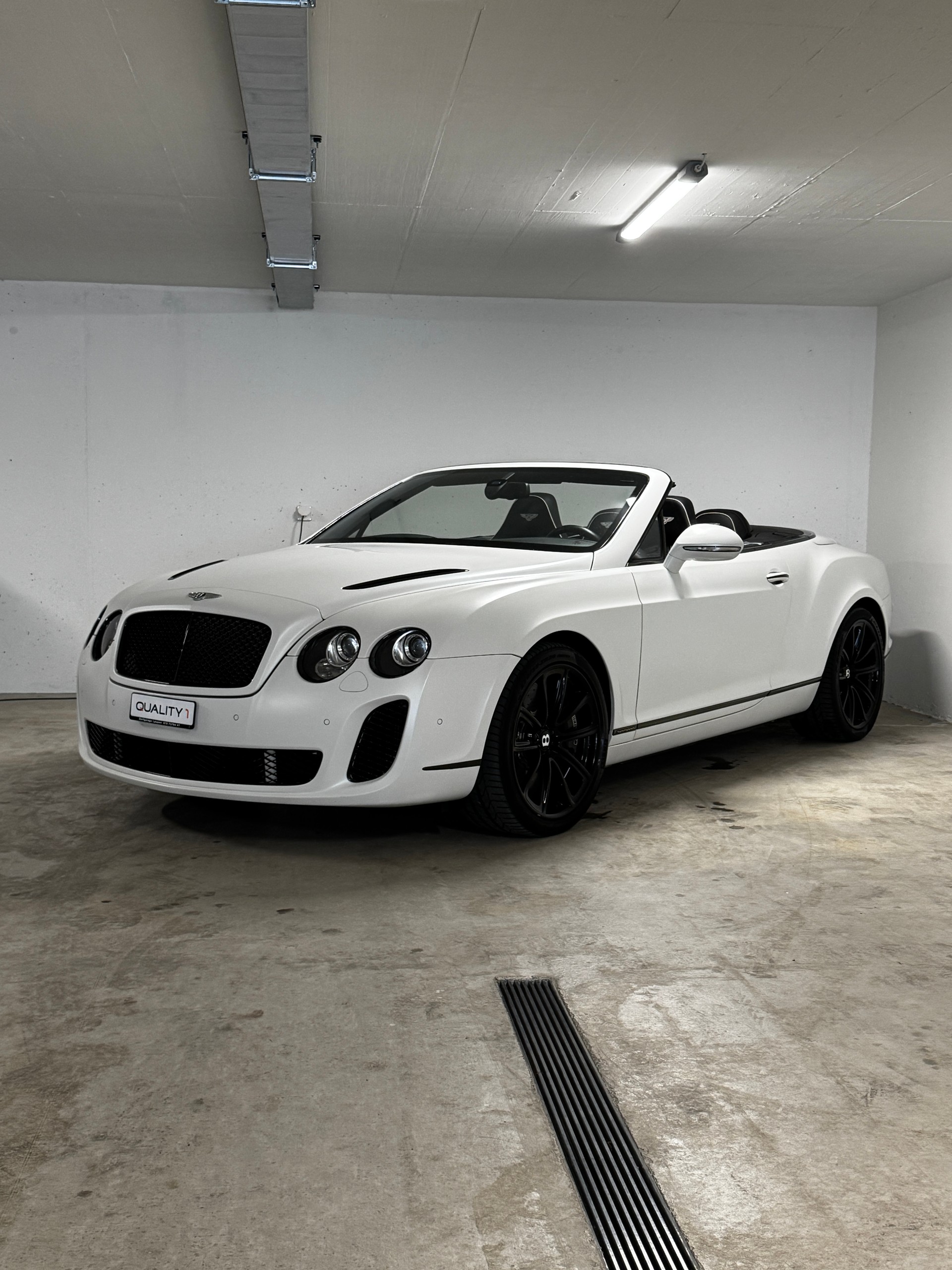 BENTLEY Continental Supersports Convertible 6.0 *Weiss Matt* *Carbon Seats*-image-0