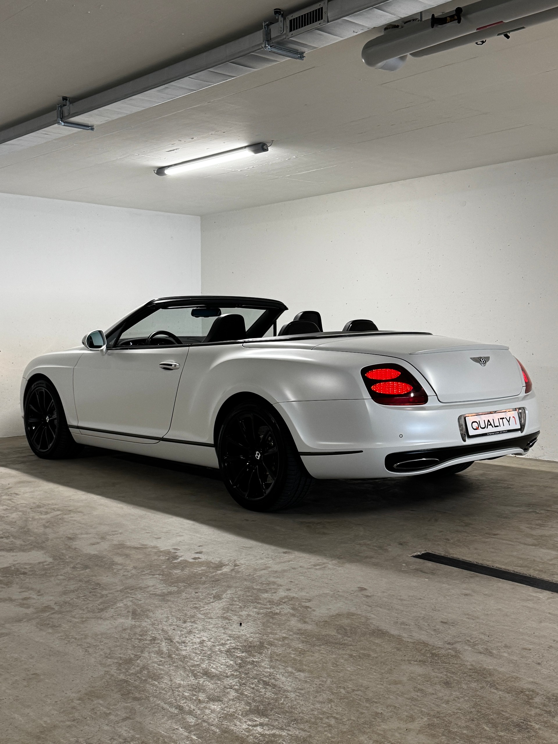 BENTLEY Continental Supersports Convertible 6.0 *Weiss Matt* *Carbon Seats*-image-4