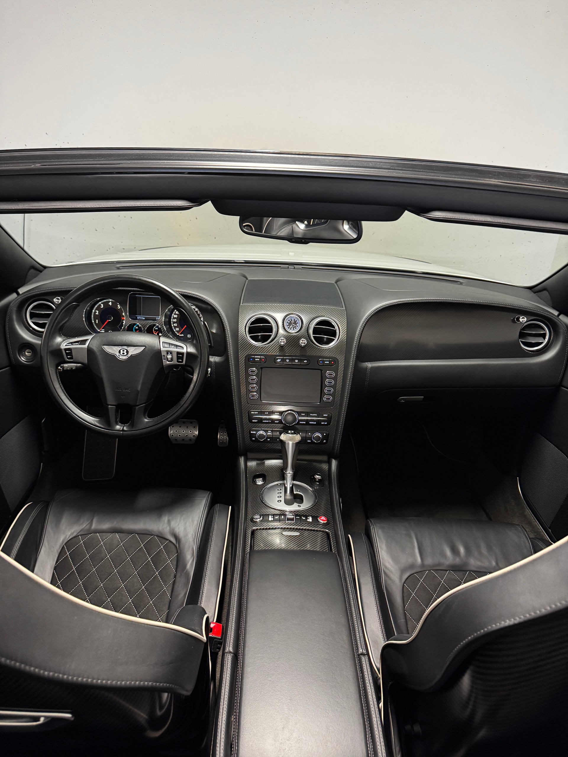 BENTLEY Continental Supersports Convertible 6.0 *Weiss Matt* *Carbon Seats*-image-9