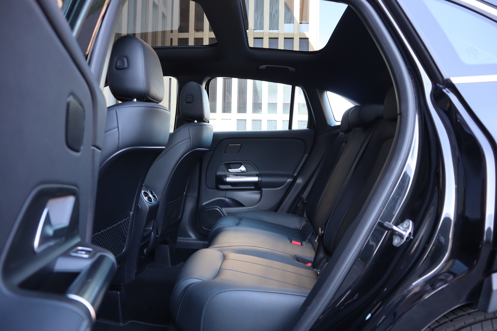 MERCEDES-BENZ GLA 200 Progressive 7G-DCT-image-12