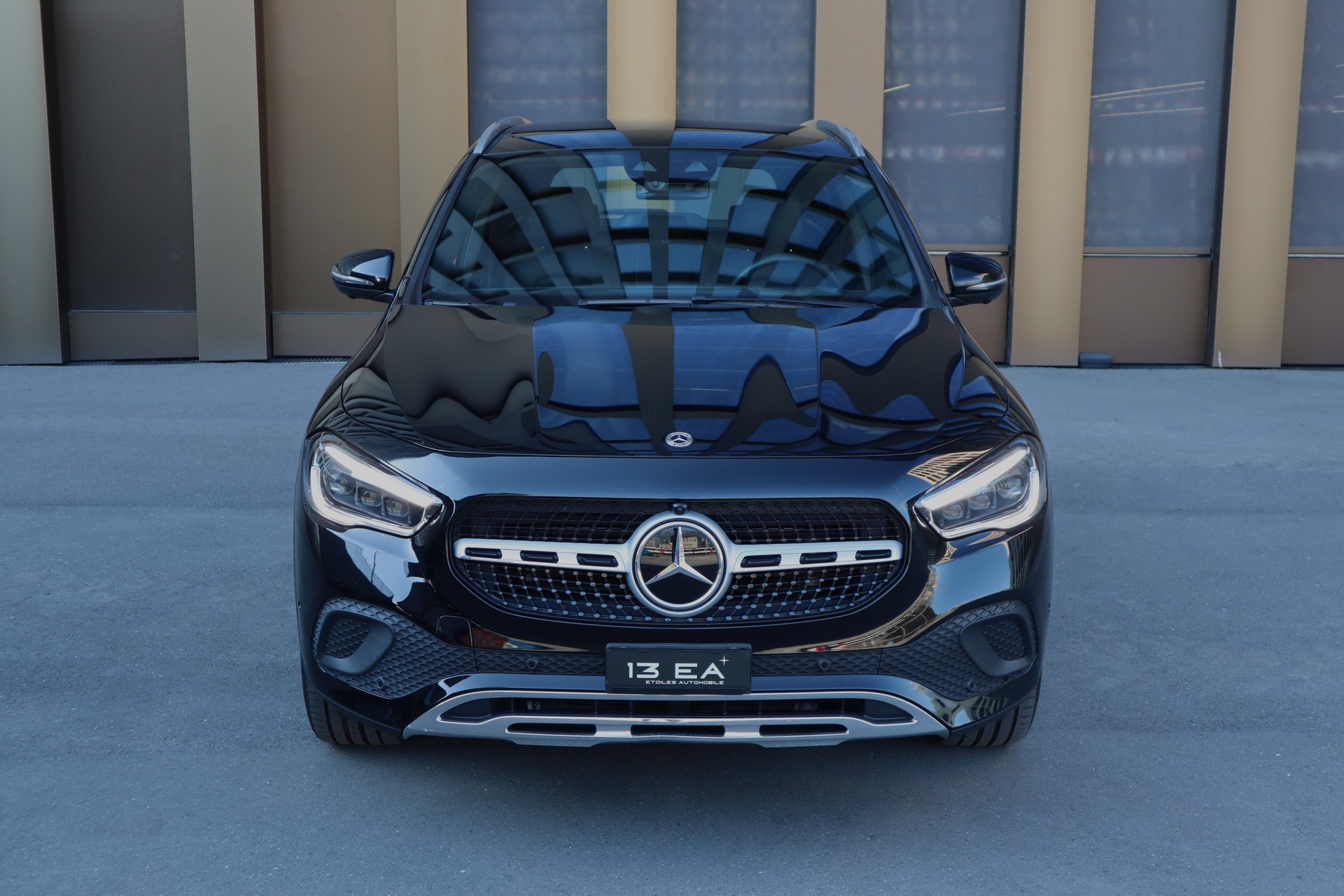 MERCEDES-BENZ GLA 200 Progressive 7G-DCT-image-1