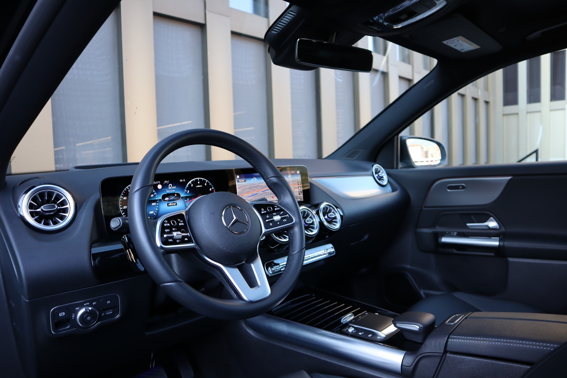 MERCEDES-BENZ GLA 200 Progressive 7G-DCT-image-8