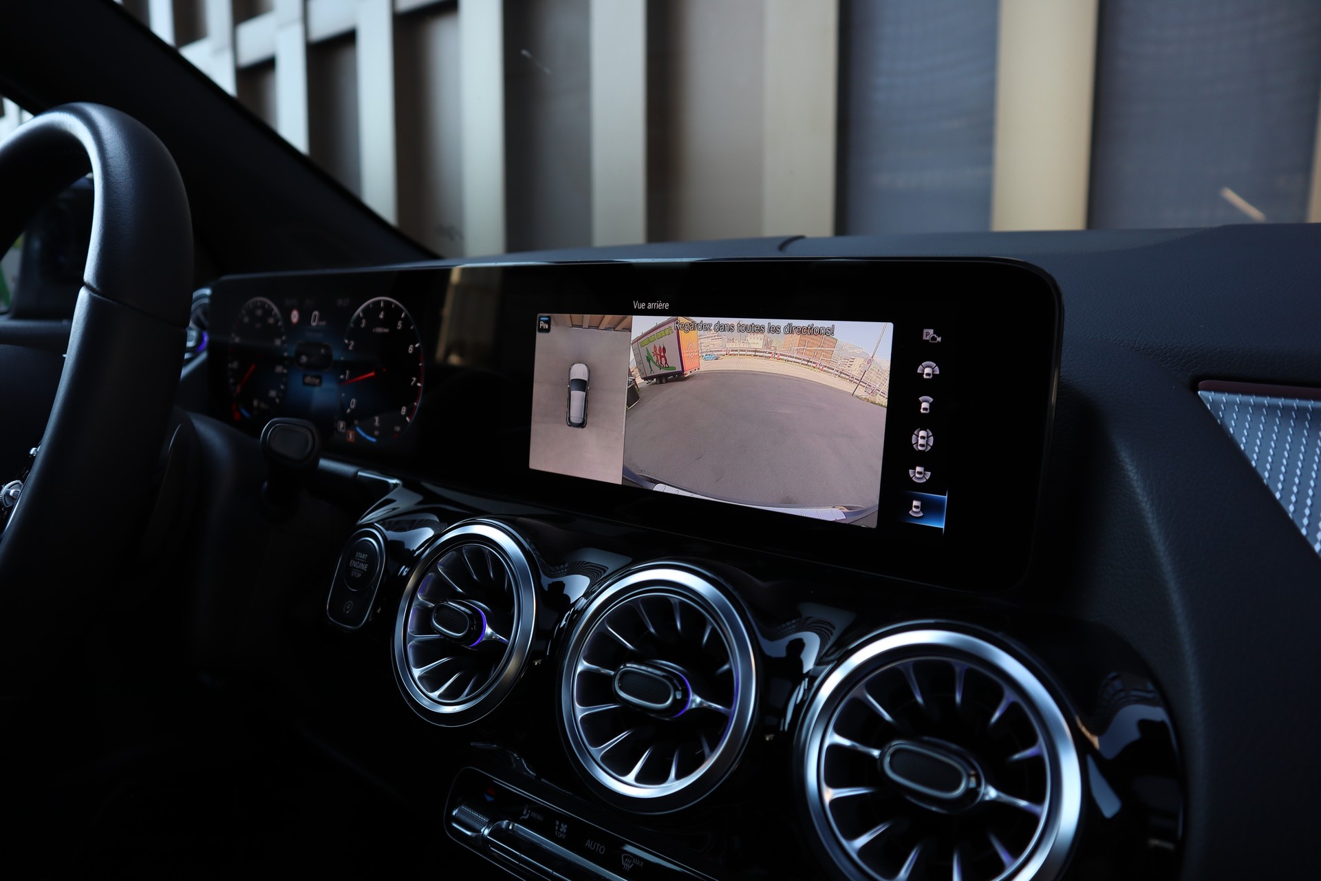MERCEDES-BENZ GLA 200 Progressive 7G-DCT-image-13