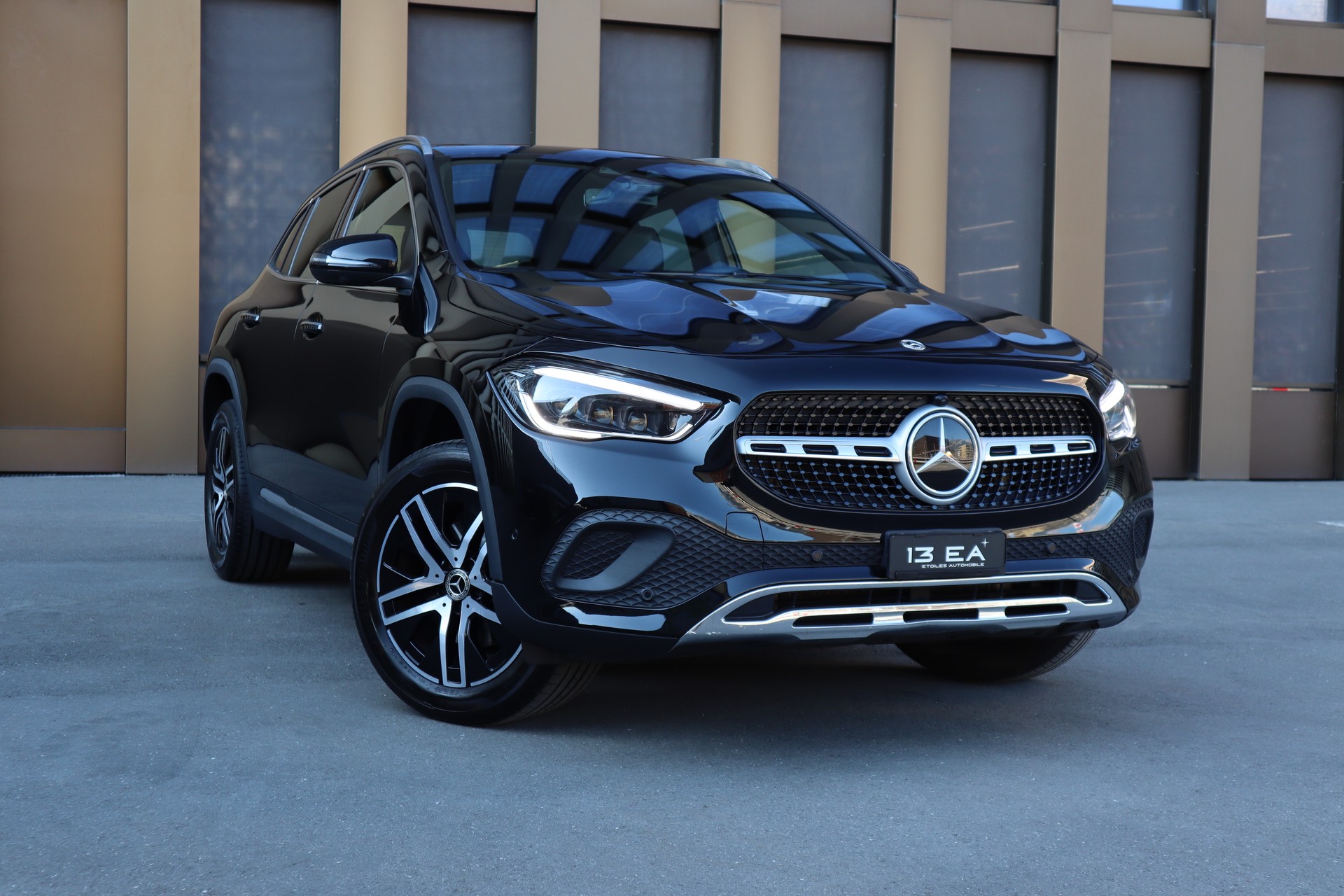 MERCEDES-BENZ GLA 200 Progressive 7G-DCT-image-0