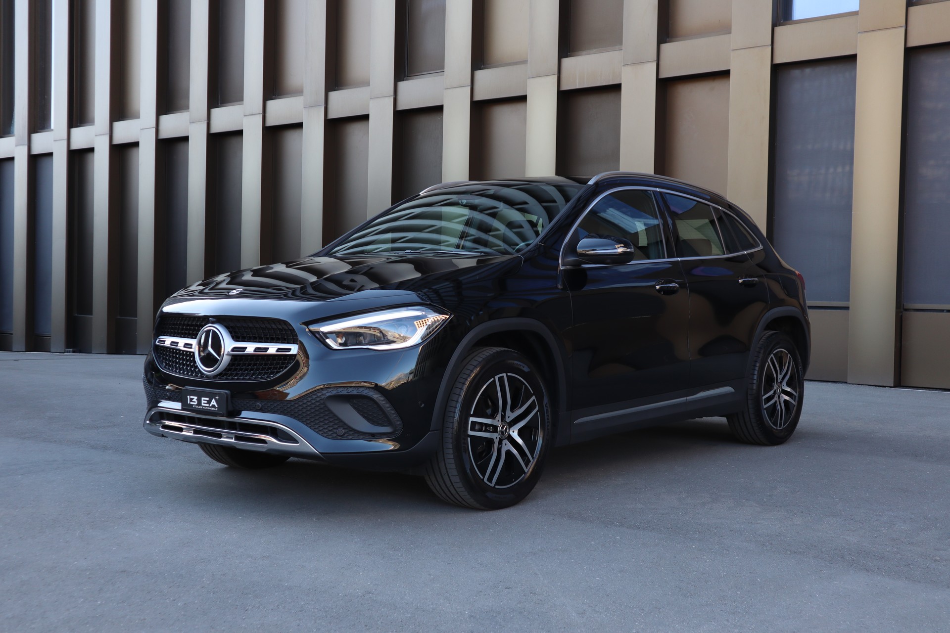 MERCEDES-BENZ GLA 200 Progressive 7G-DCT-image-2