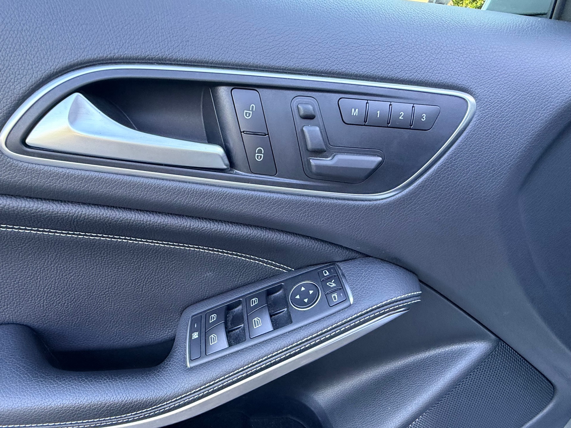 MERCEDES-BENZ A 250 Style 7G-DCT-image-15