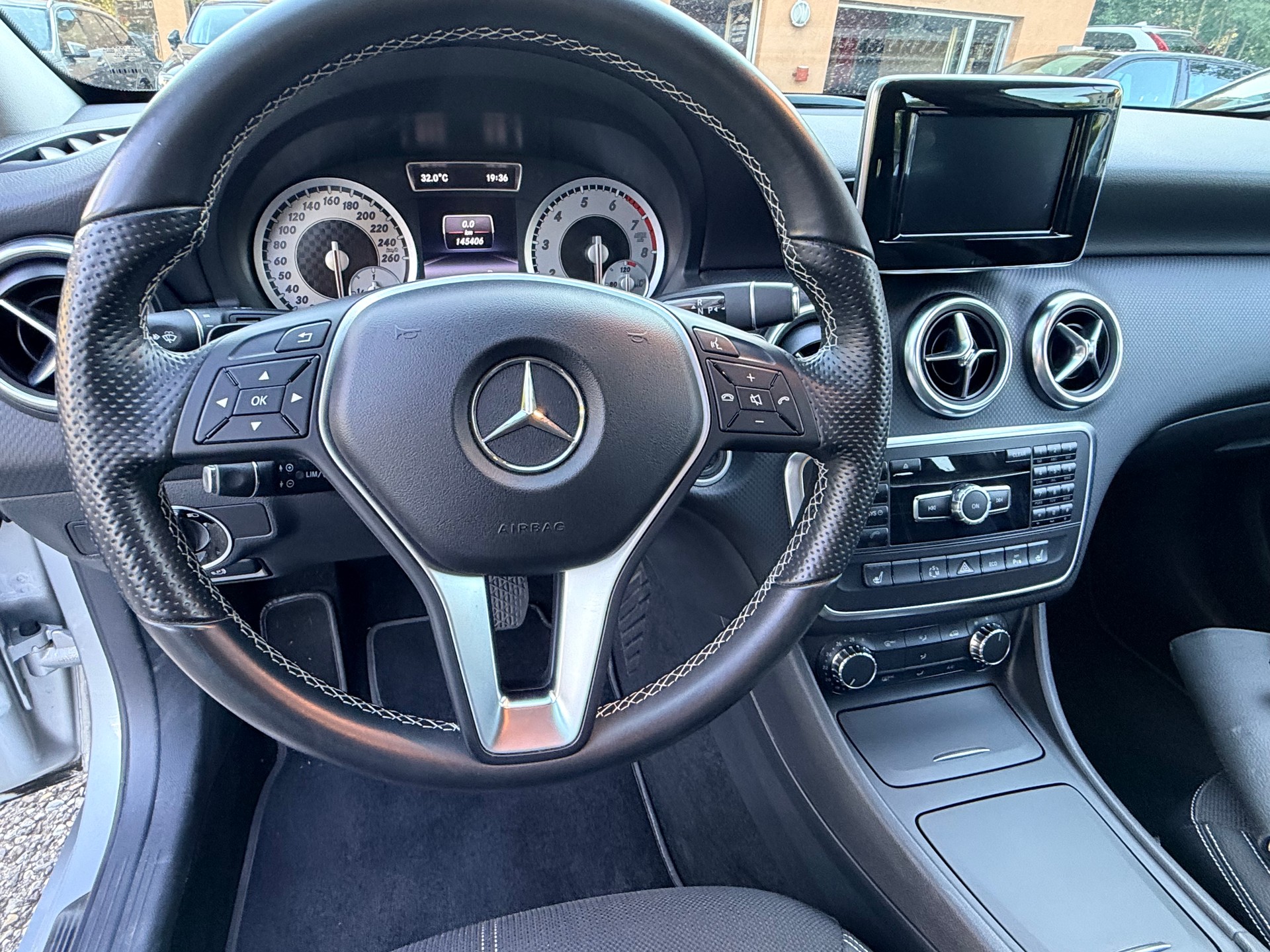 MERCEDES-BENZ A 250 Style 7G-DCT-image-13