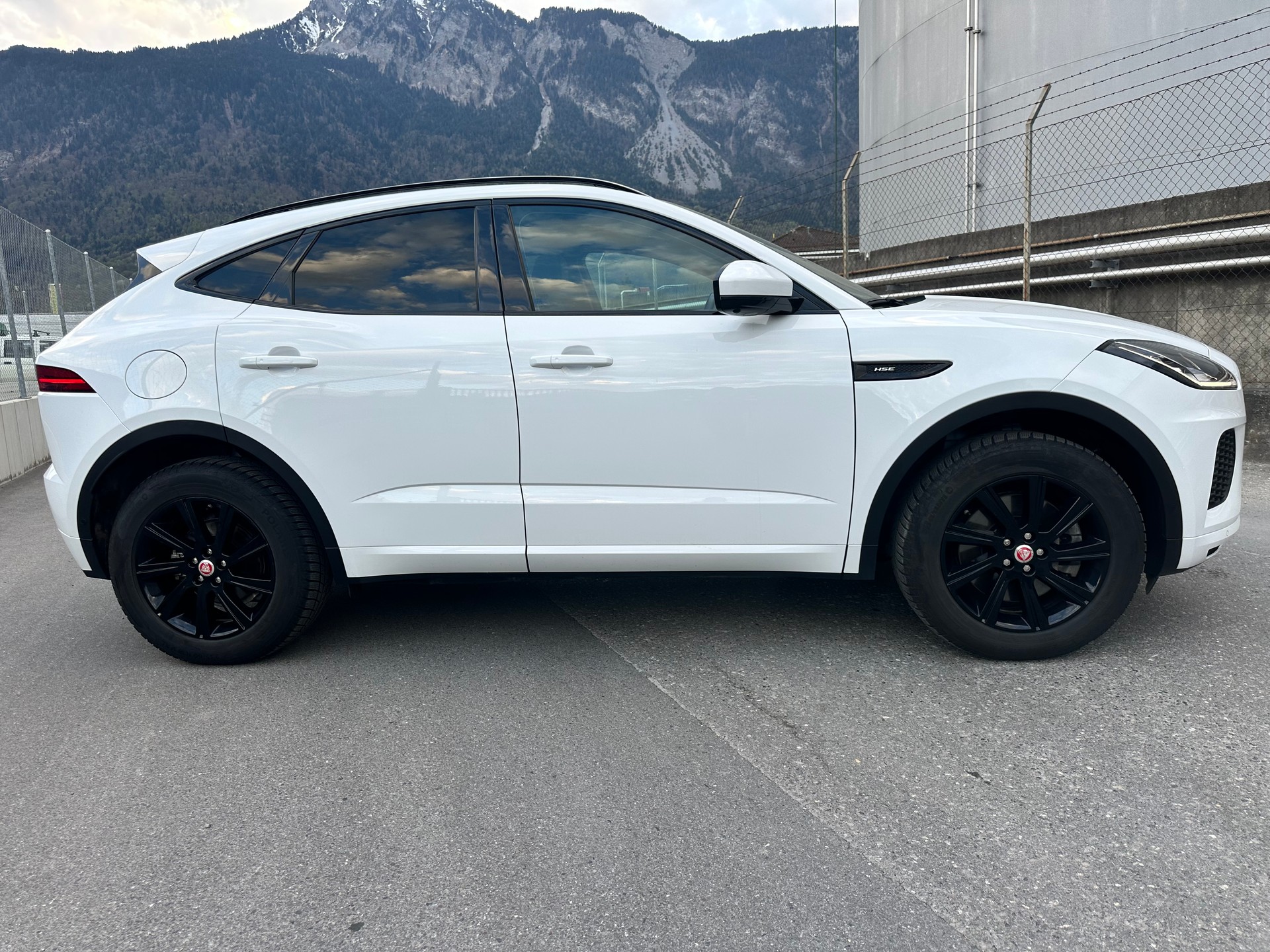 JAGUAR E-Pace 2.0d D240 HSE AWD Automatik-image-8