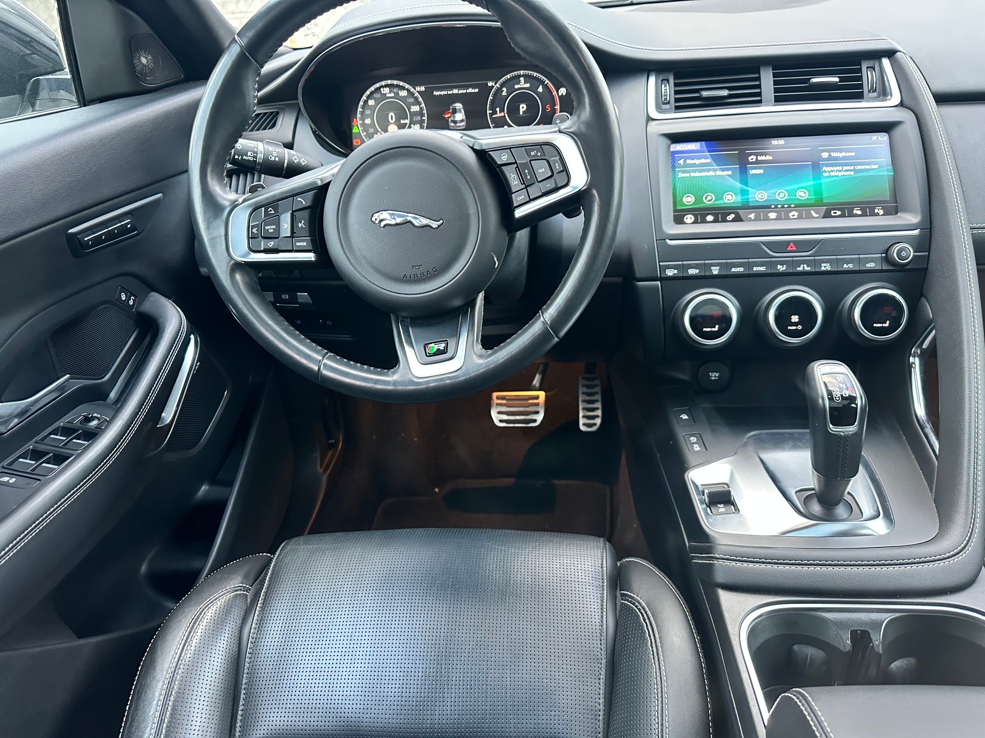 JAGUAR E-Pace 2.0d D240 HSE AWD Automatik-image-10