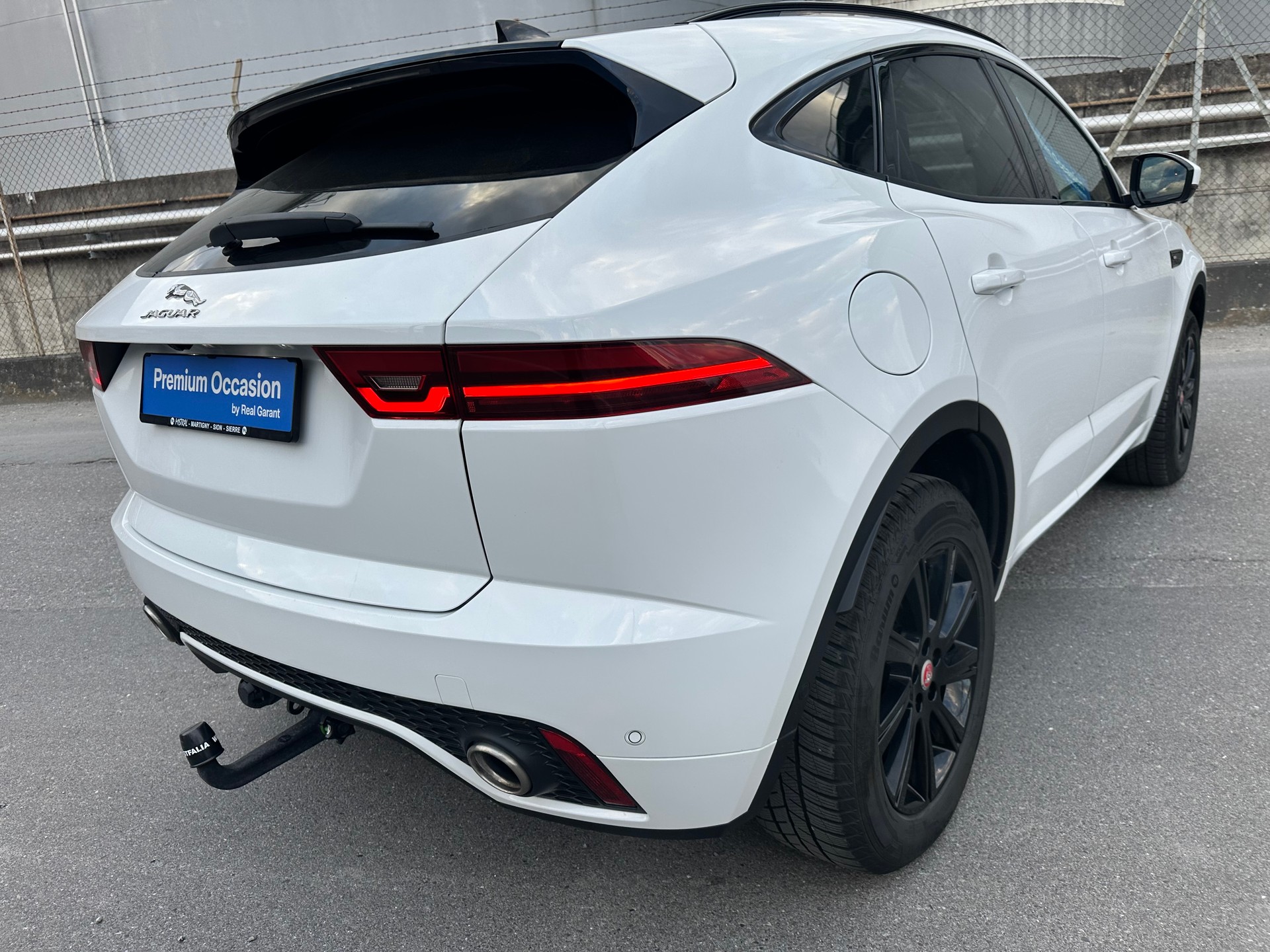 JAGUAR E-Pace 2.0d D240 HSE AWD Automatik-image-6