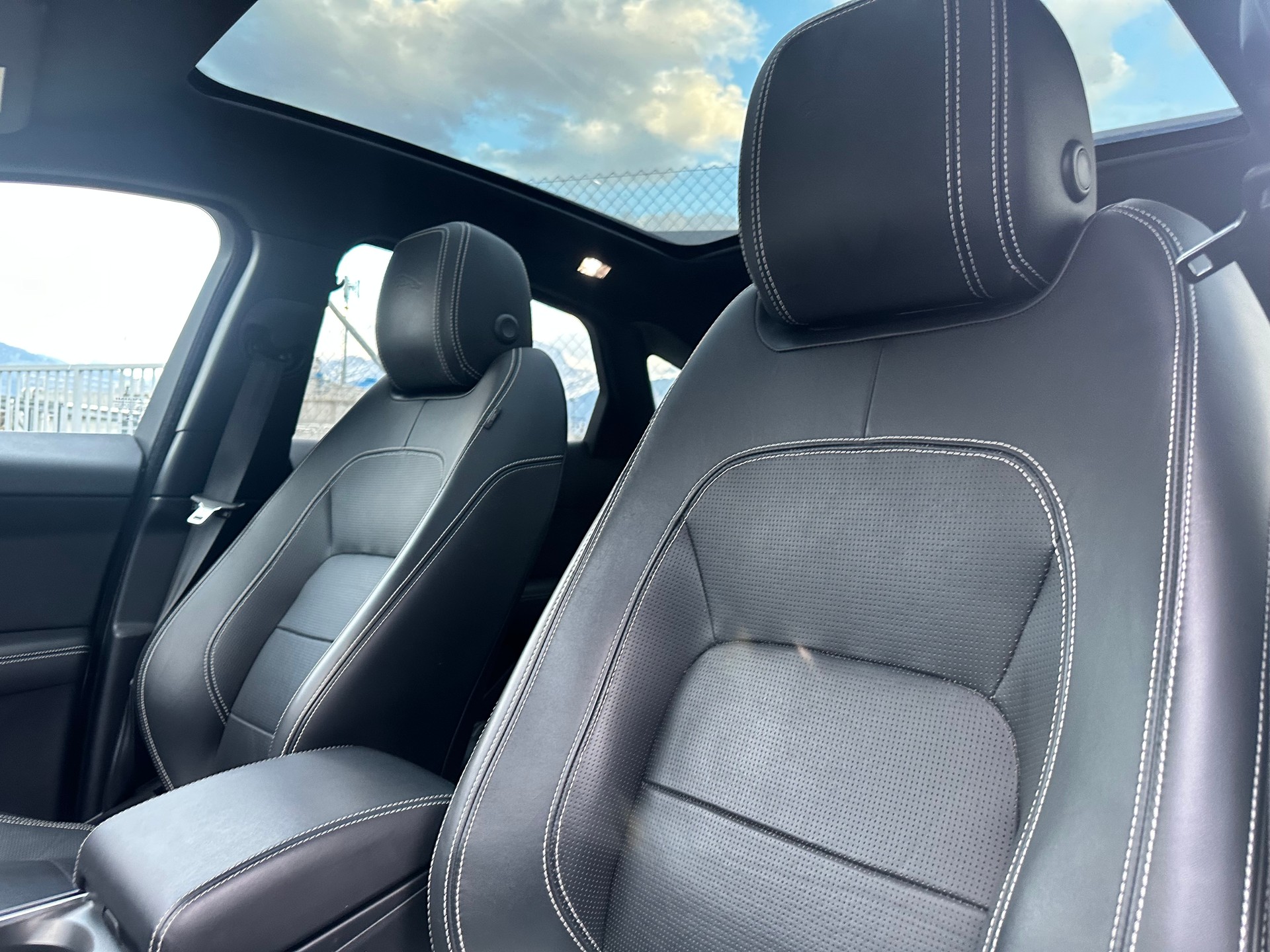 JAGUAR E-Pace 2.0d D240 HSE AWD Automatik-image-11