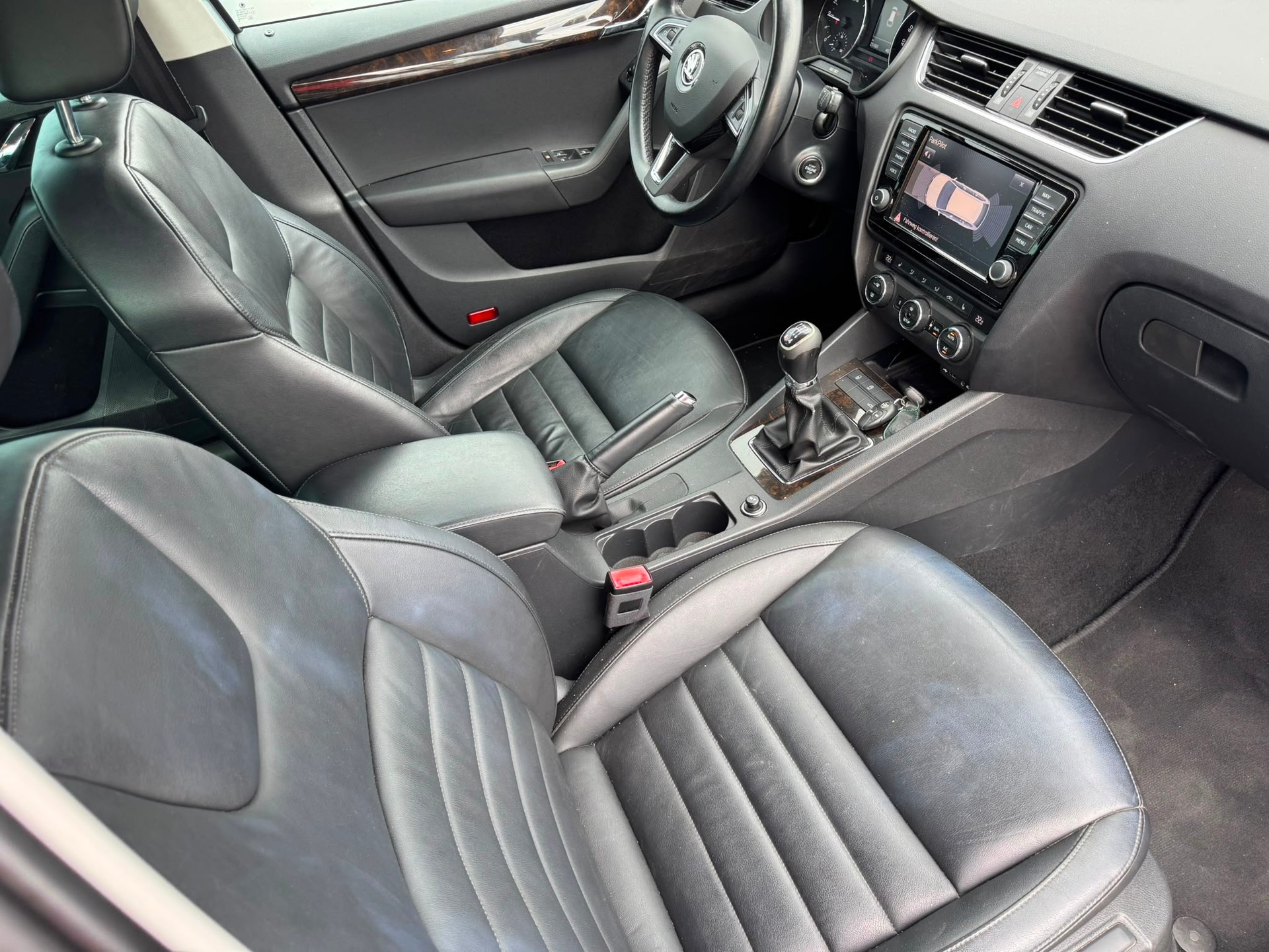 SKODA Octavia Combi 2.0 TDI Ambition 4x4-image-6