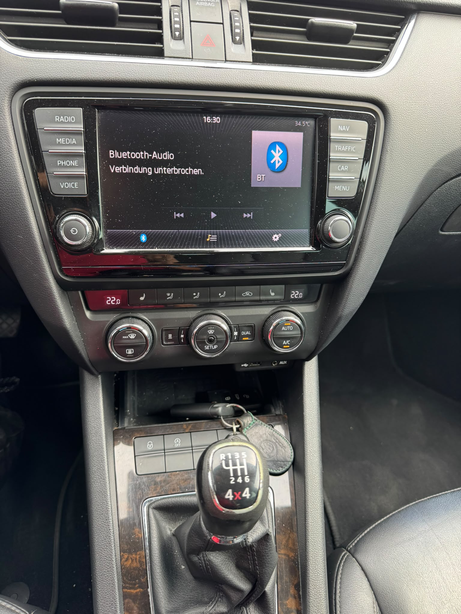 SKODA Octavia Combi 2.0 TDI Ambition 4x4-image-13
