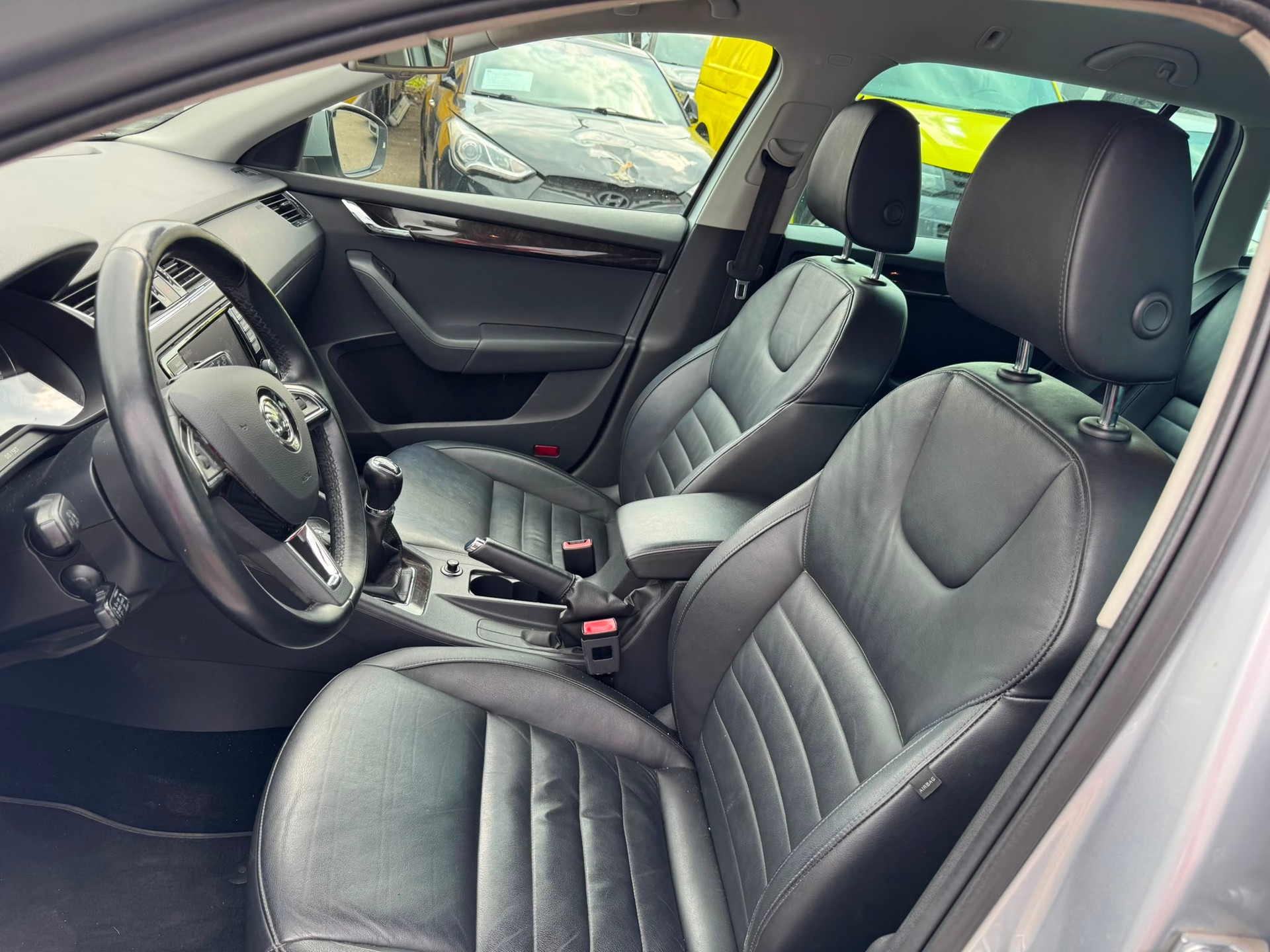 SKODA Octavia Combi 2.0 TDI Ambition 4x4-image-12