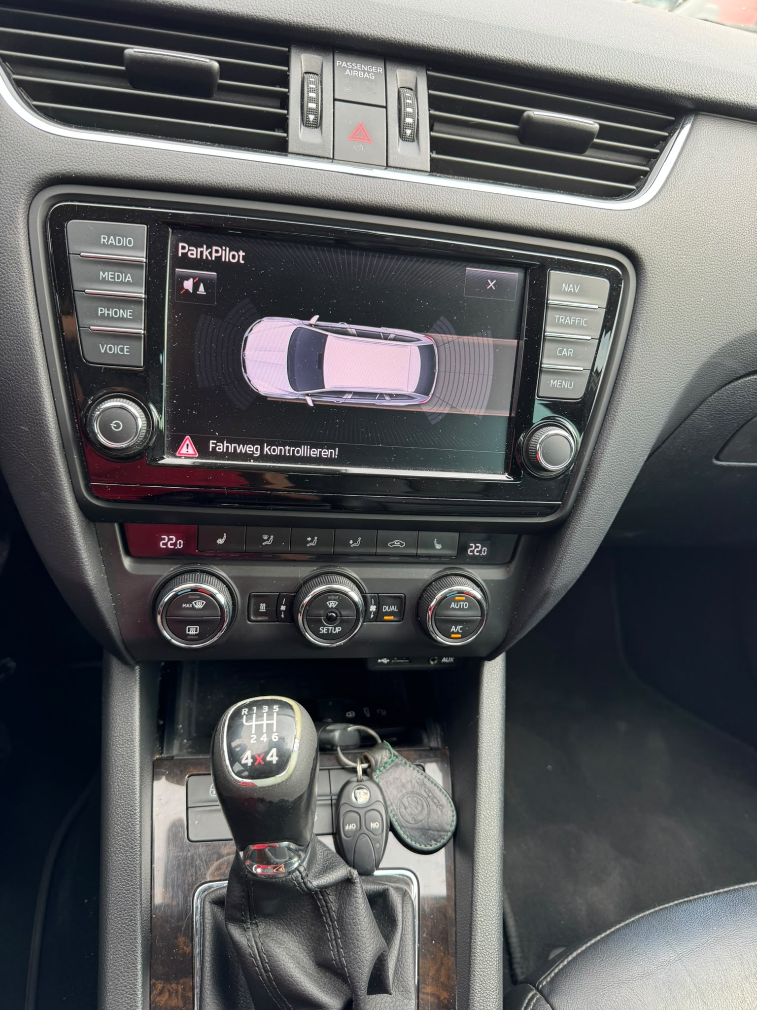 SKODA Octavia Combi 2.0 TDI Ambition 4x4-image-10