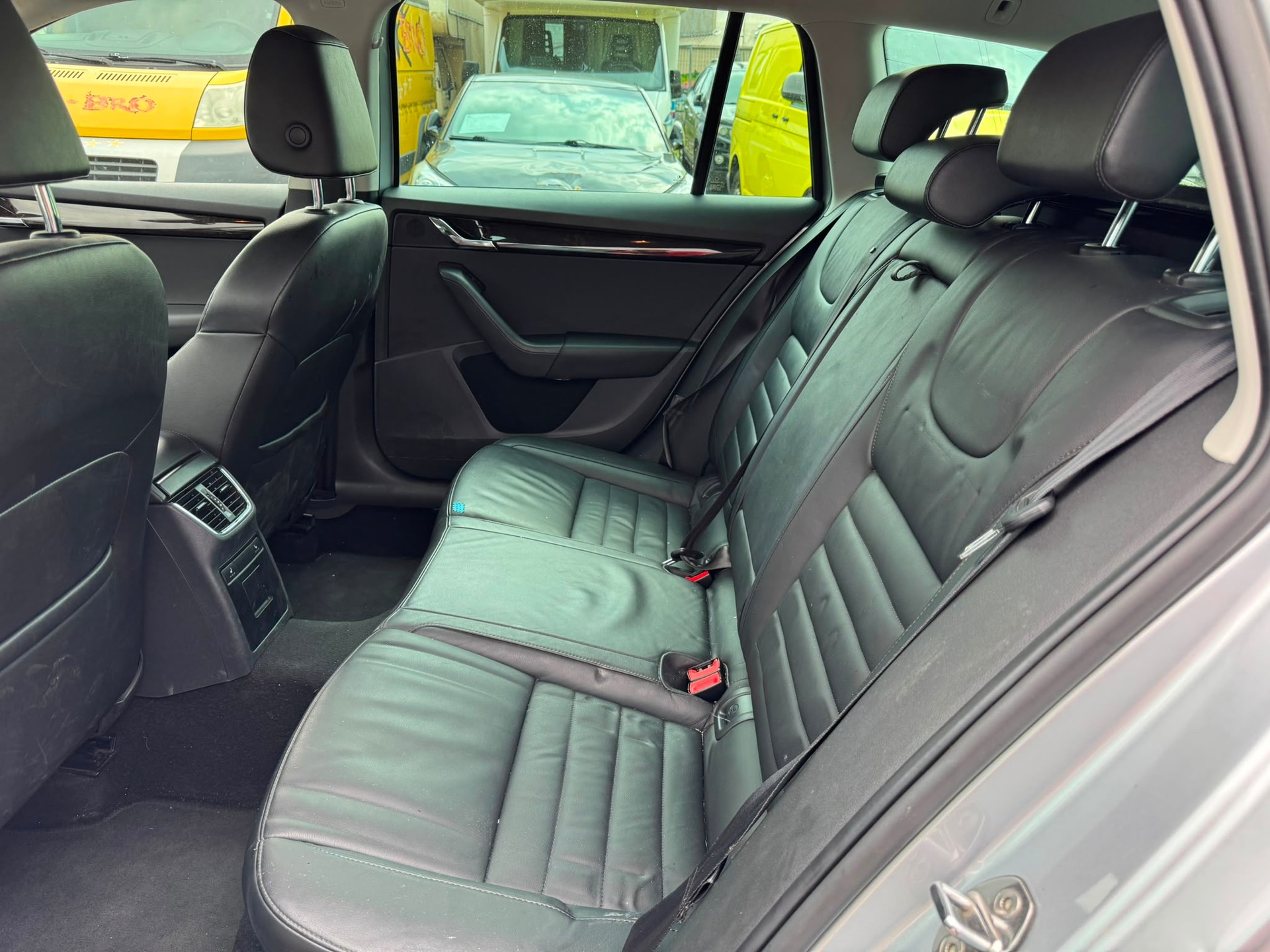 SKODA Octavia Combi 2.0 TDI Ambition 4x4-image-8