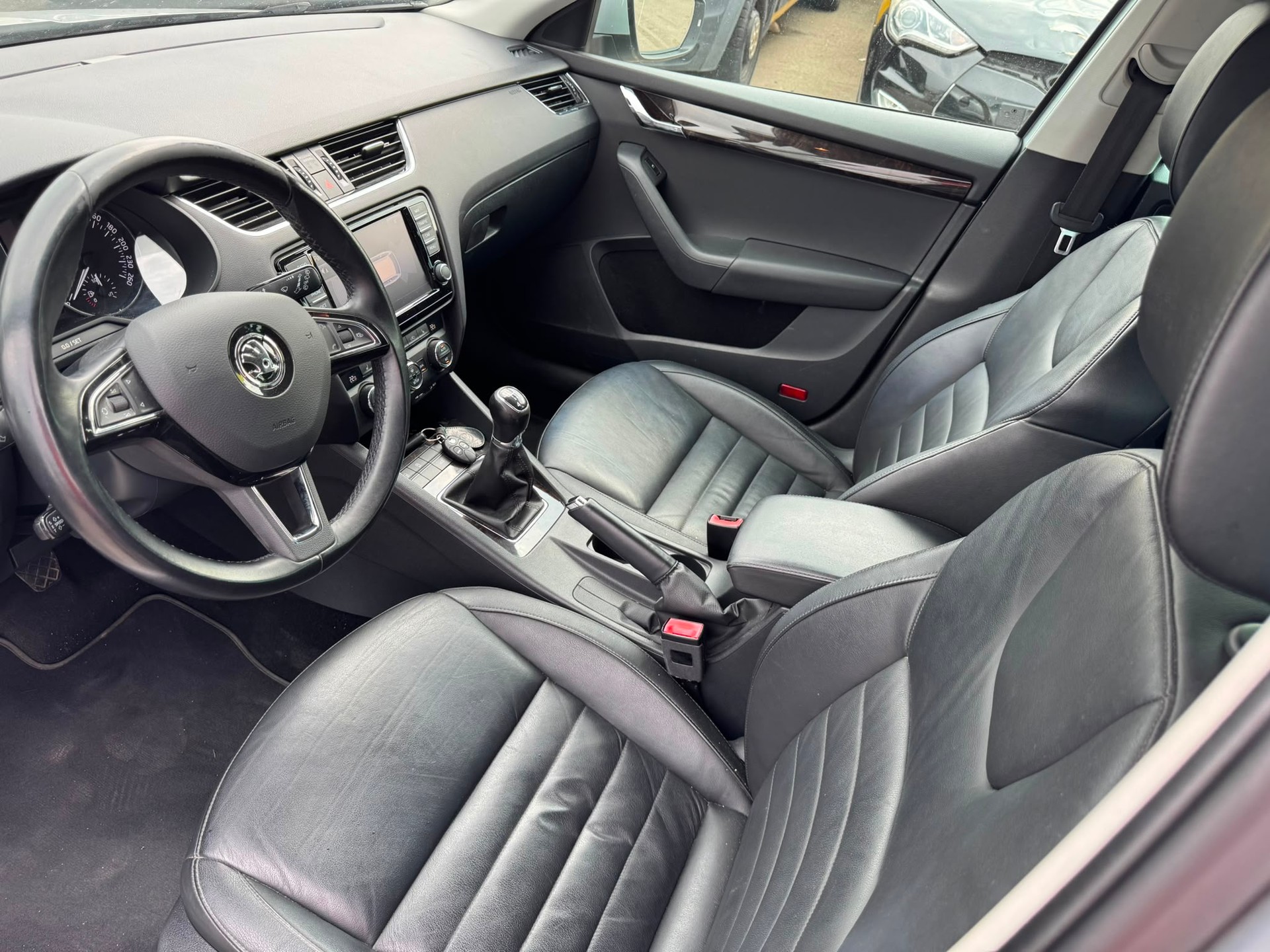 SKODA Octavia Combi 2.0 TDI Ambition 4x4-image-14
