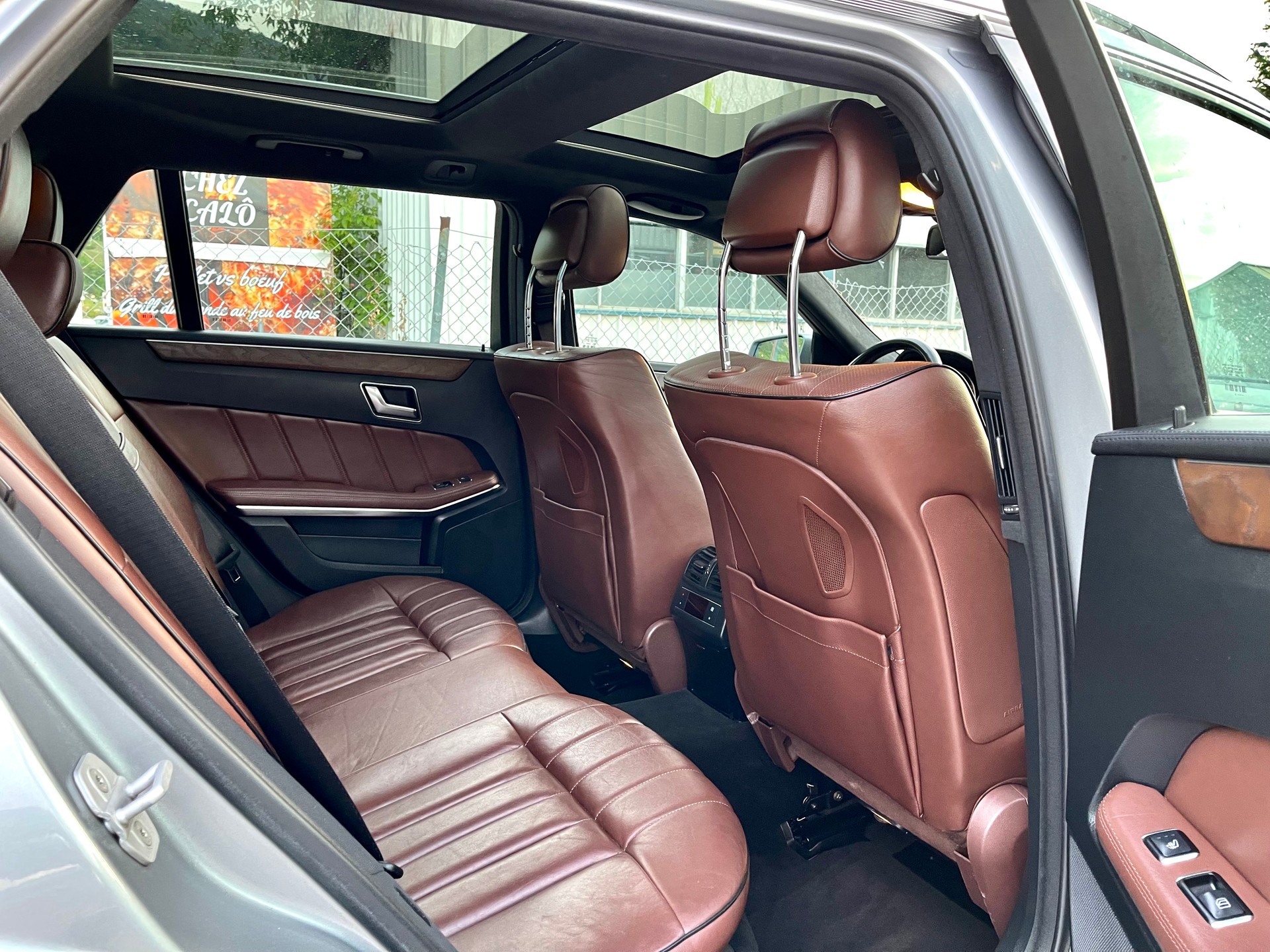 MERCEDES-BENZ E 350 BlueTEC Avantgarde 4Matic 7G-Tronic-image-23