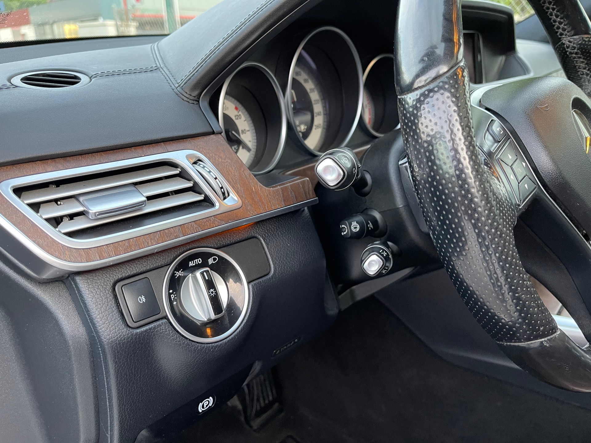 MERCEDES-BENZ E 350 BlueTEC Avantgarde 4Matic 7G-Tronic-image-28