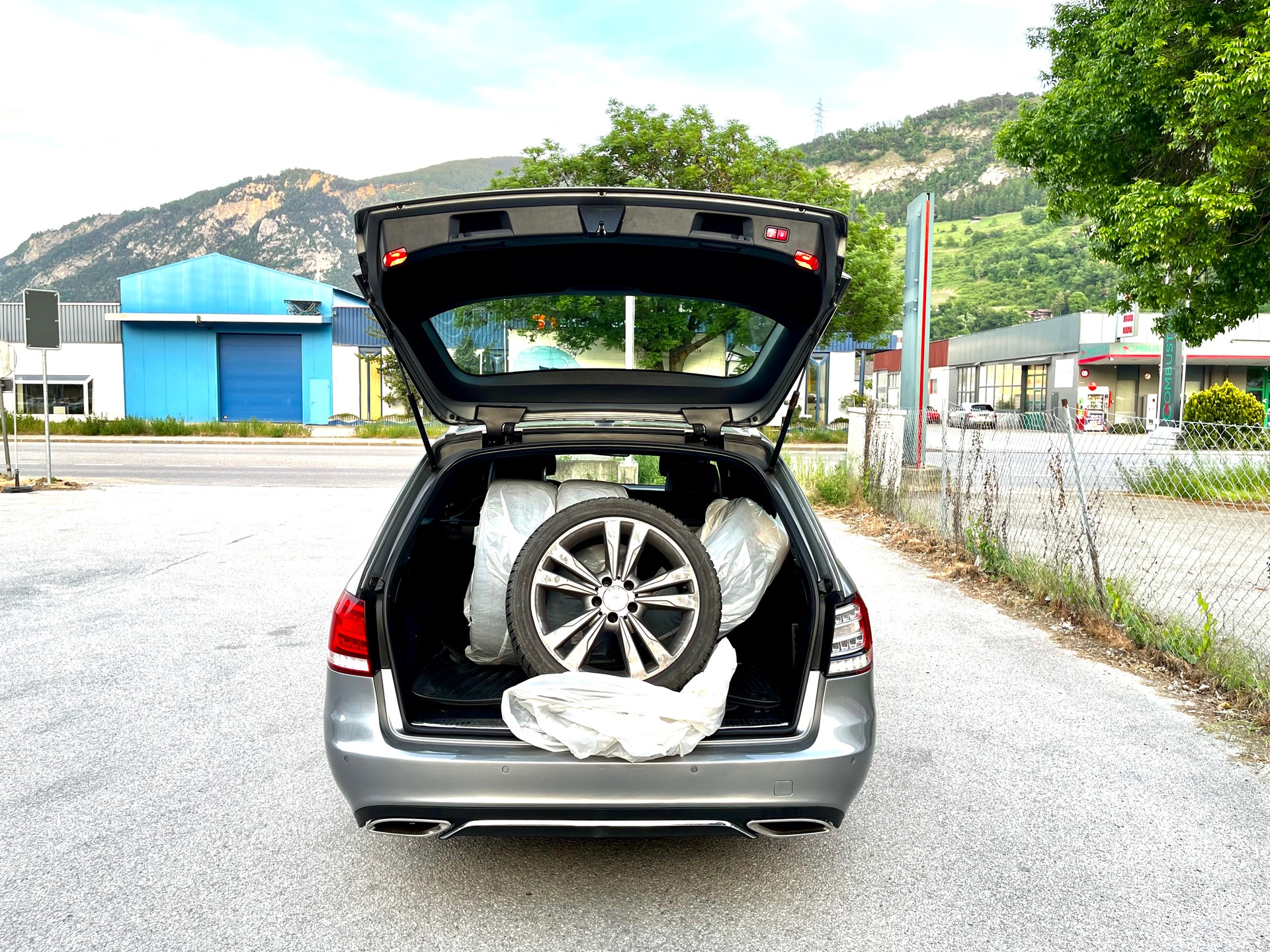 MERCEDES-BENZ E 350 BlueTEC Avantgarde 4Matic 7G-Tronic-image-8