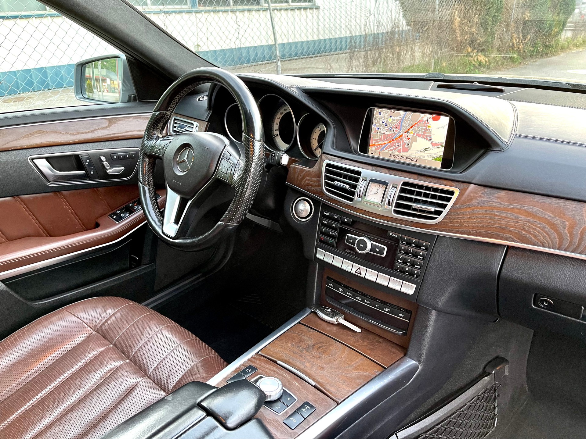MERCEDES-BENZ E 350 BlueTEC Avantgarde 4Matic 7G-Tronic-image-6