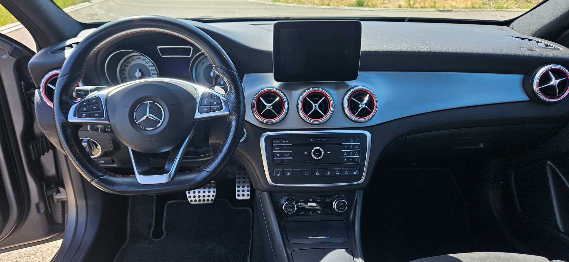 MERCEDES-BENZ GLA 200 d Swiss Star 4m-image-3