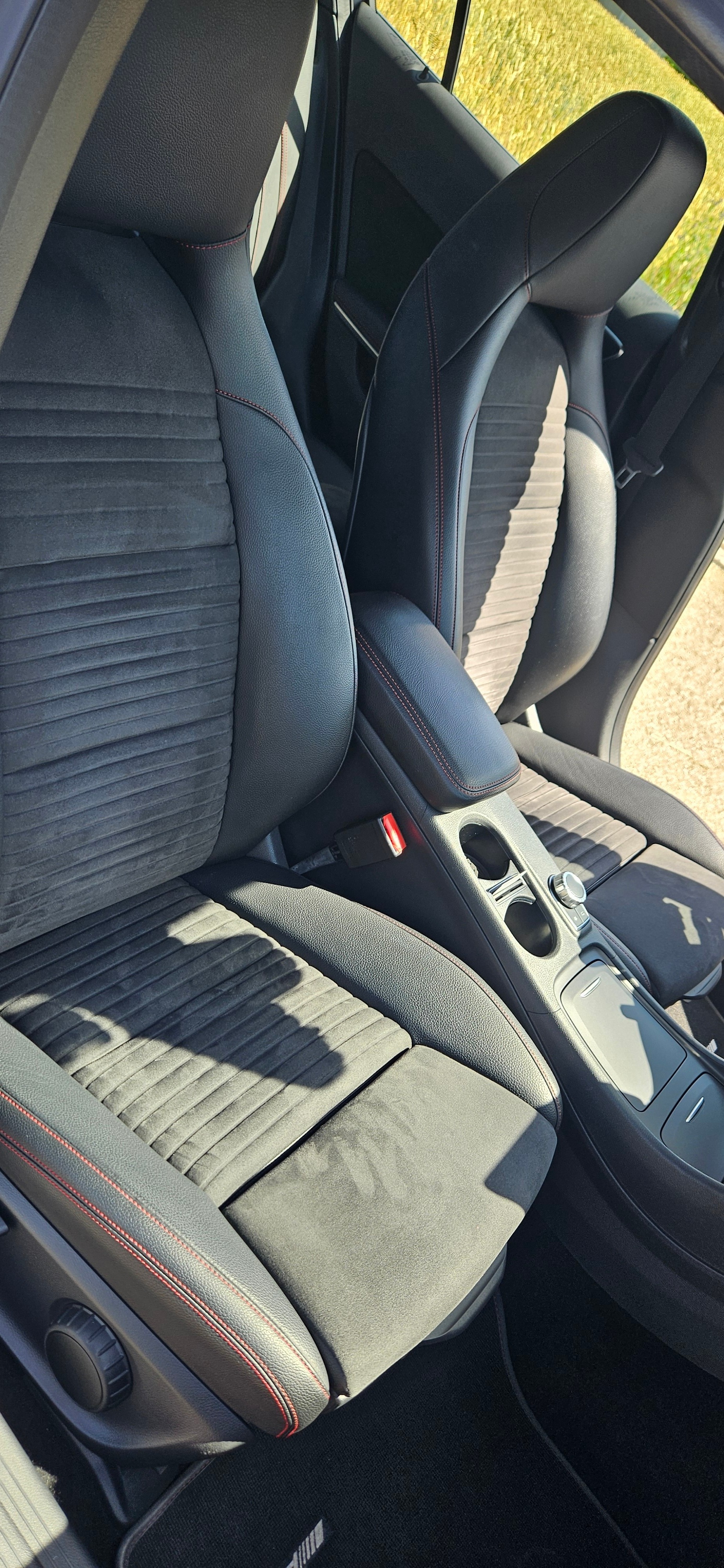 MERCEDES-BENZ GLA 200 d Swiss Star 4m-image-4