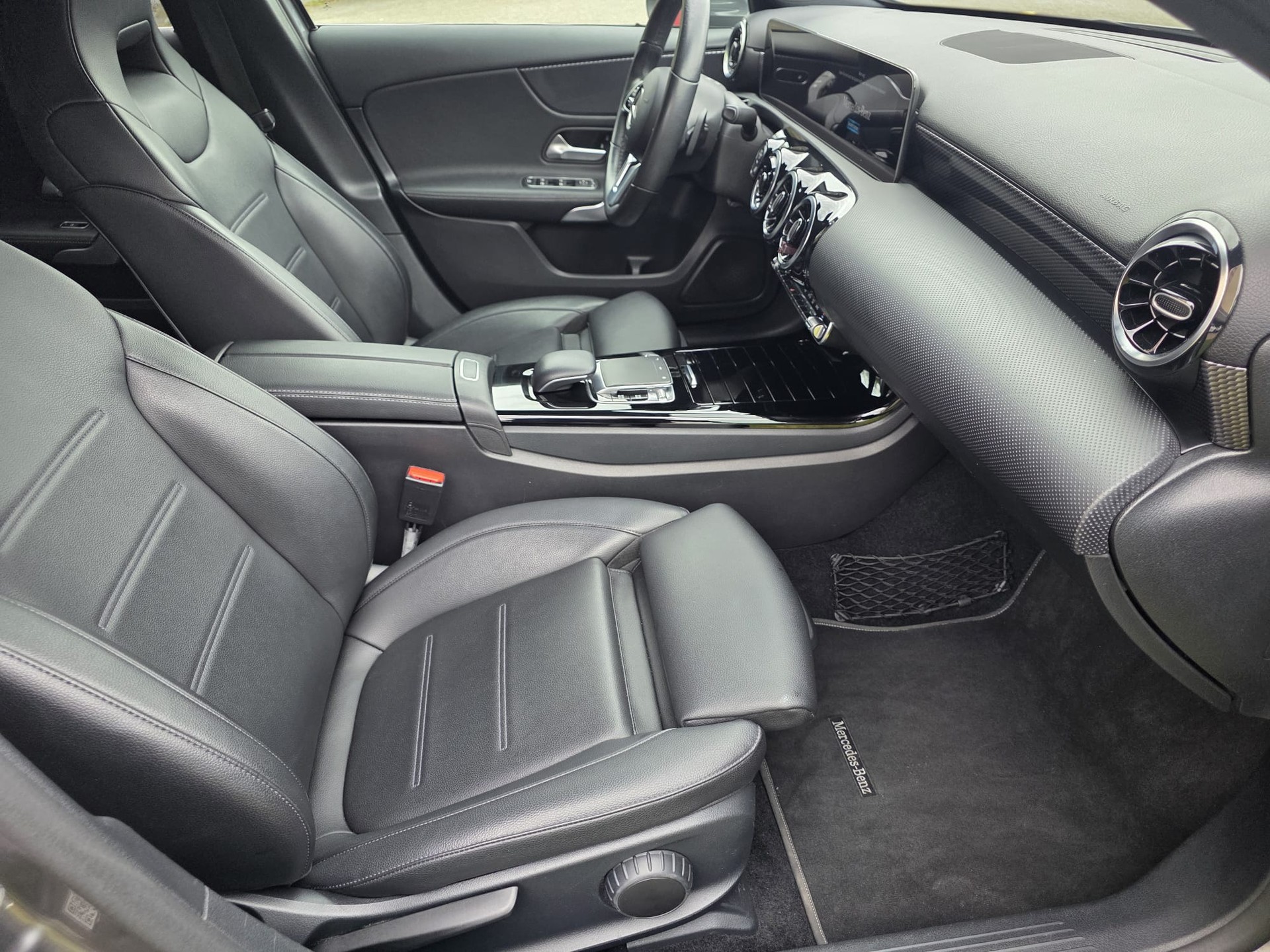 MERCEDES-BENZ A 180 Progressive 7G-DCT-image-11
