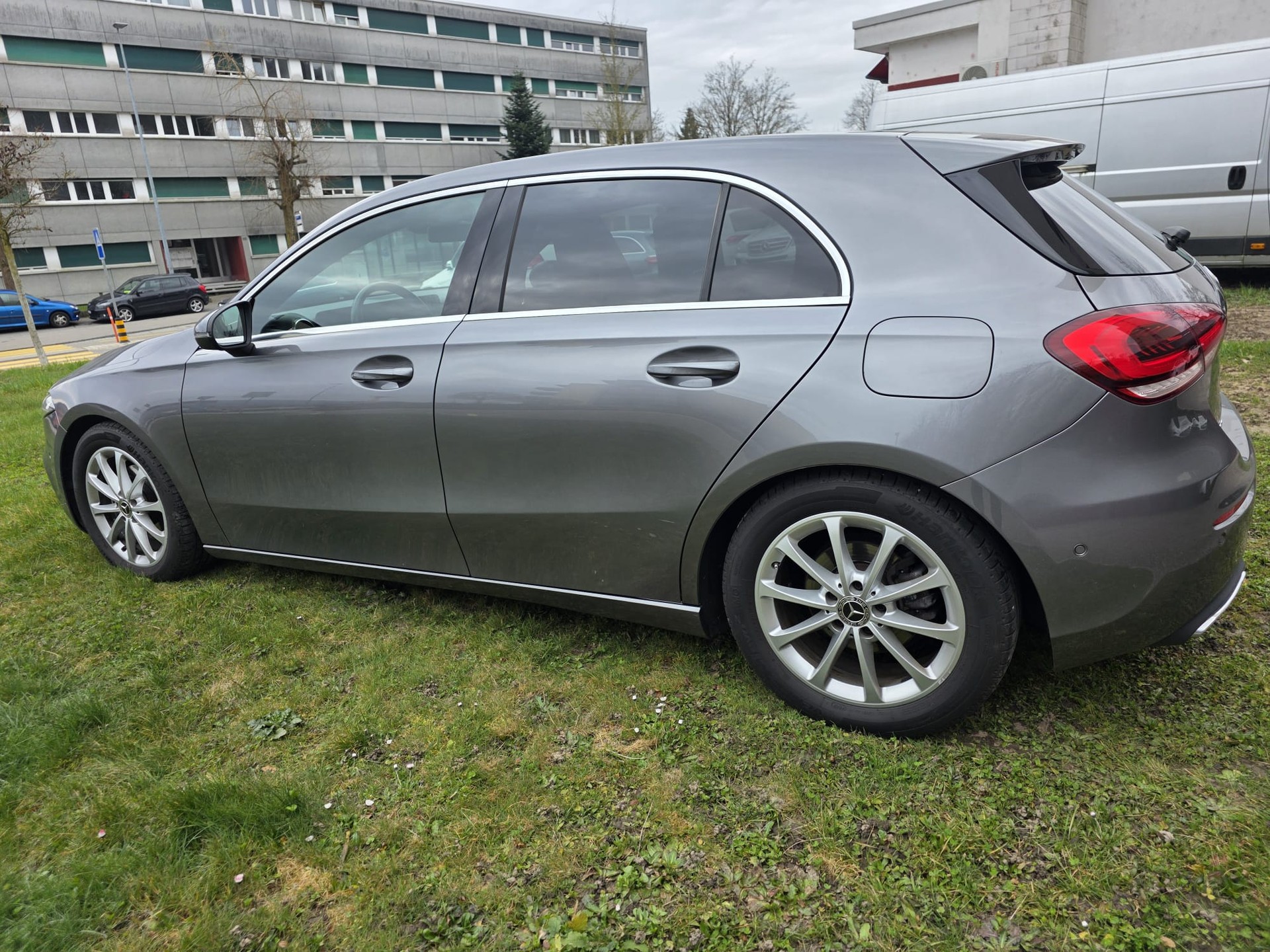 MERCEDES-BENZ A 180 Progressive 7G-DCT-image-4