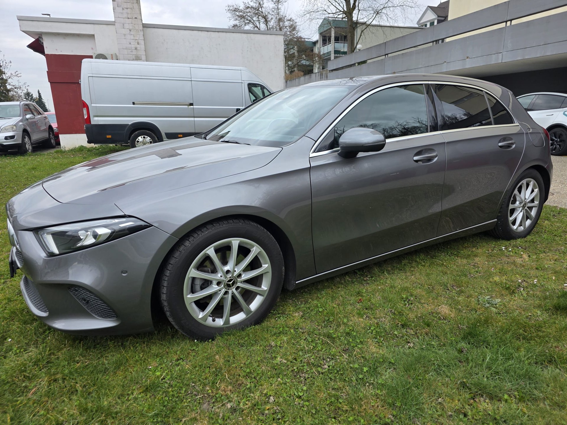 MERCEDES-BENZ A 180 Progressive 7G-DCT-image-3