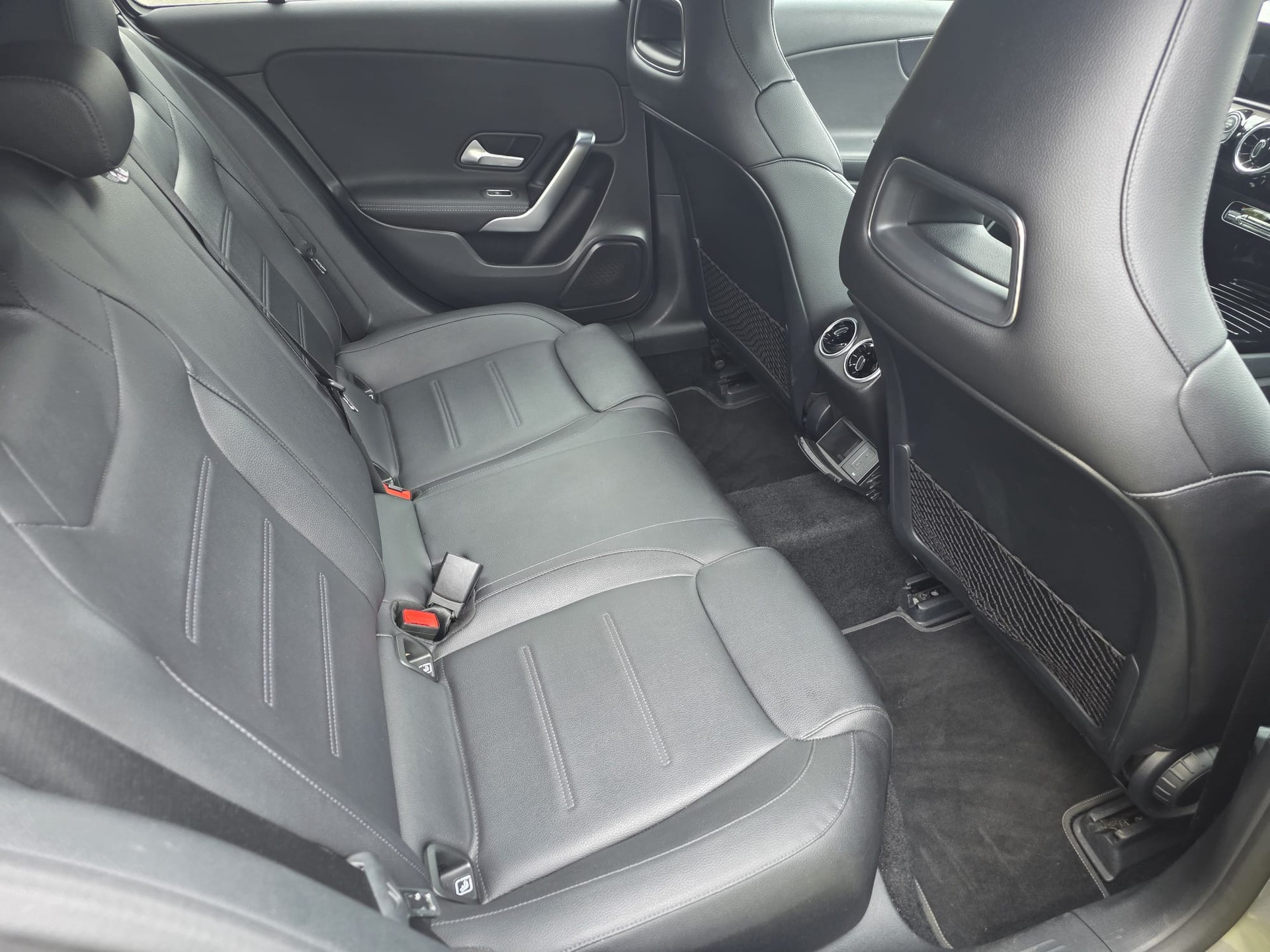 MERCEDES-BENZ A 180 Progressive 7G-DCT-image-13
