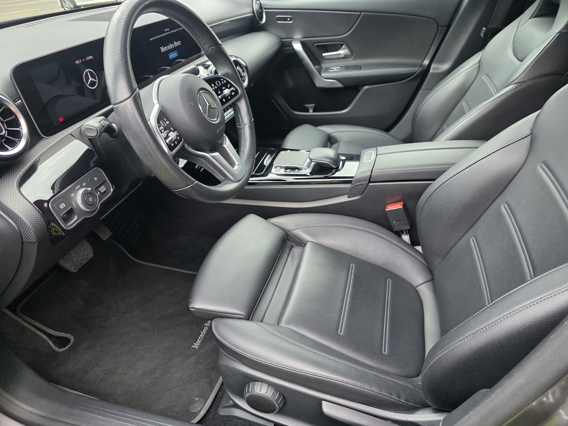 MERCEDES-BENZ A 180 Progressive 7G-DCT-image-12