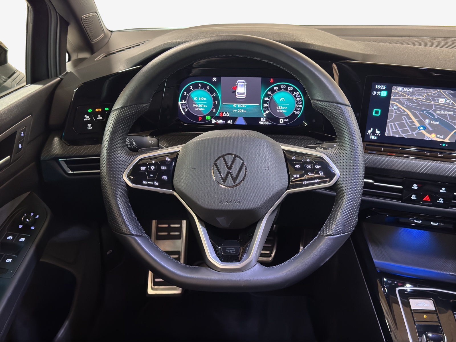 VW Golf Variant 1.5 eTSI mHEV R-Line-image-9