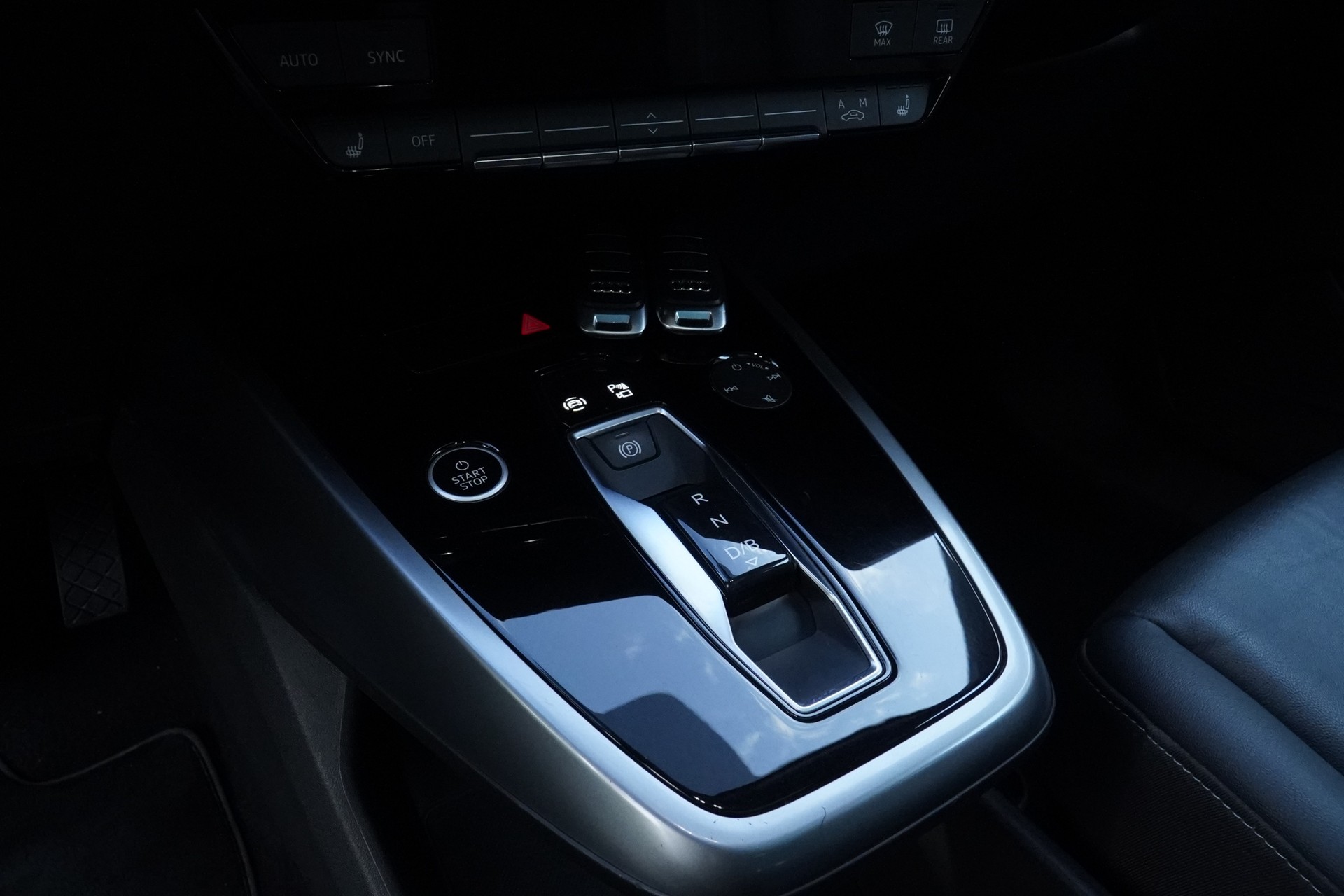 AUDI Q4 e-tron 50 quattro CH Fahrzeug AHK-1200kg*-image-9