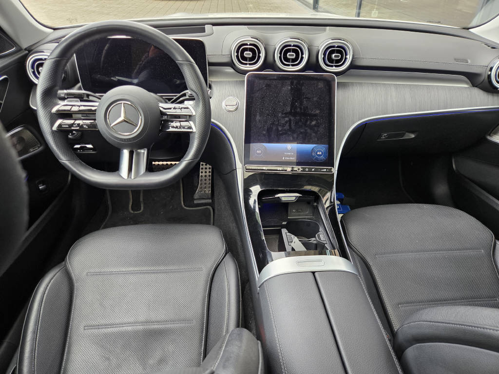 MERCEDES-BENZ C 200 4Matic AMG Line-image-6