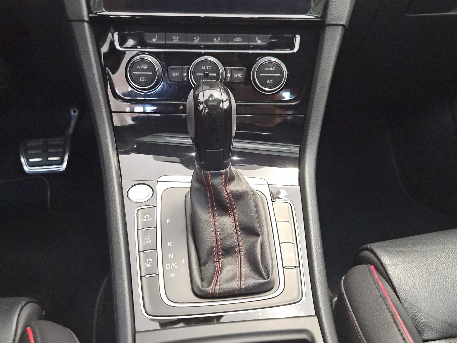 VW Golf 2.0 TSI GTI Performance DSG-image-15
