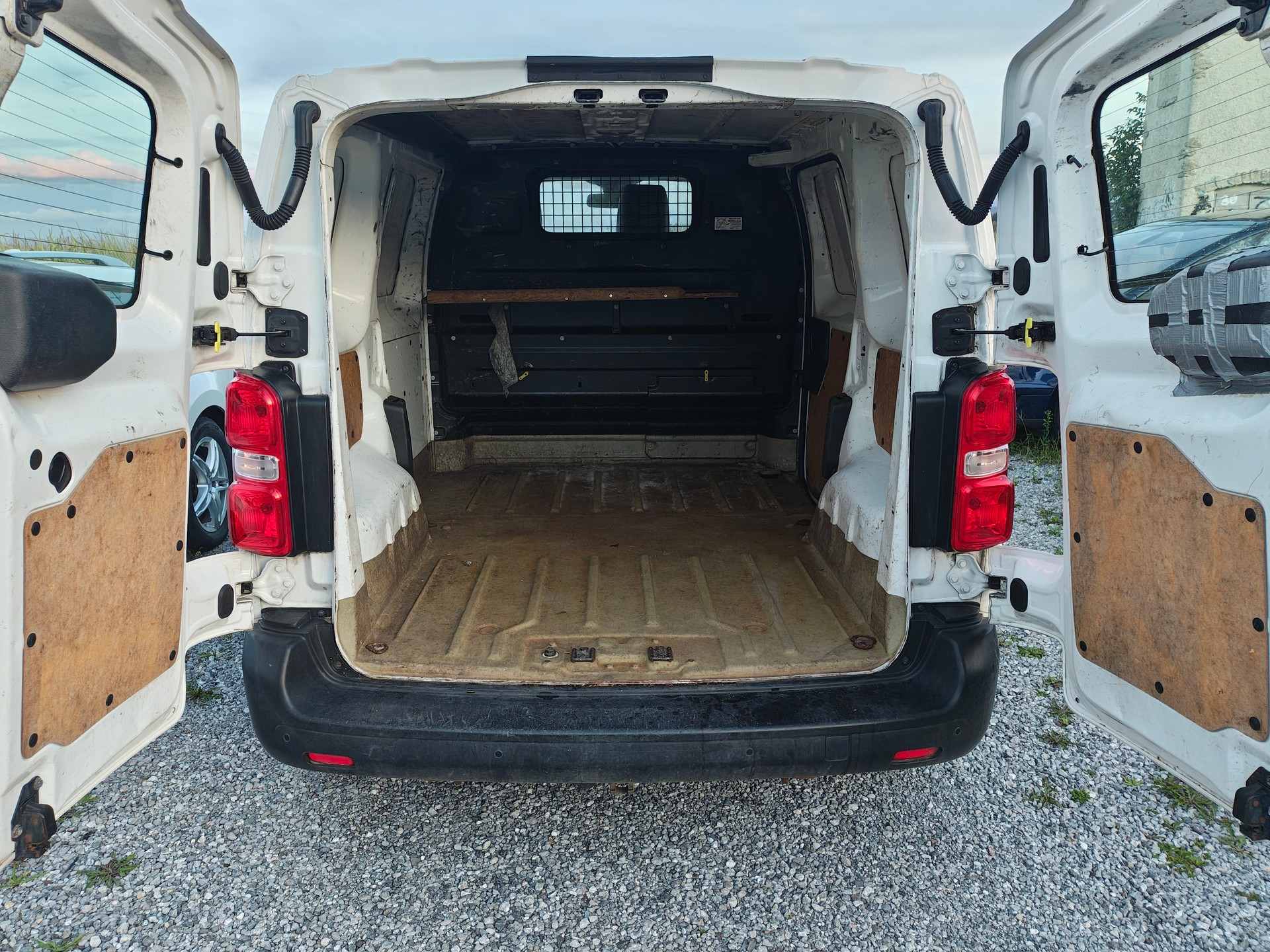 CITROEN Jumpy 1.6 BlueHDi 95 XS Komfort-image-11