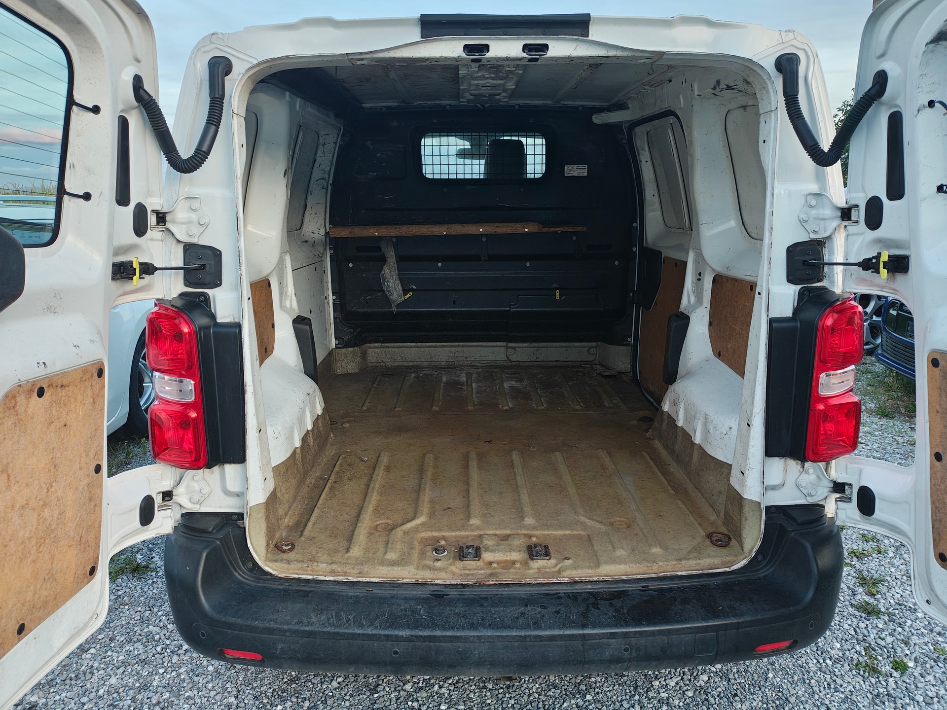 CITROEN Jumpy 1.6 BlueHDi 95 XS Komfort-image-12