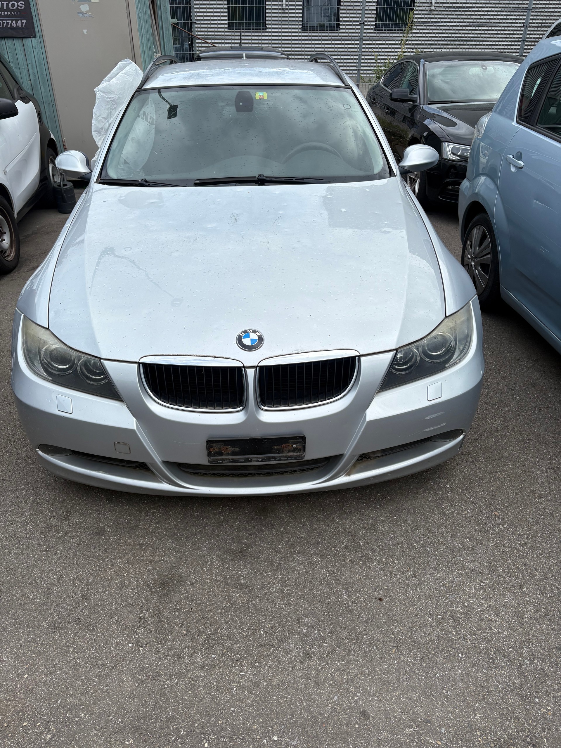 BMW 320d Touring-image-0