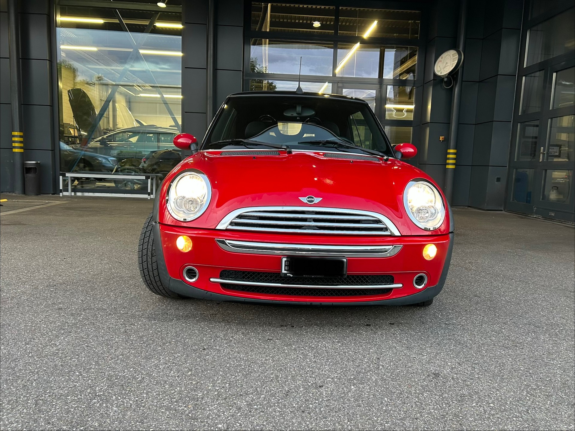 MINI 1.6i Cooper-image-2