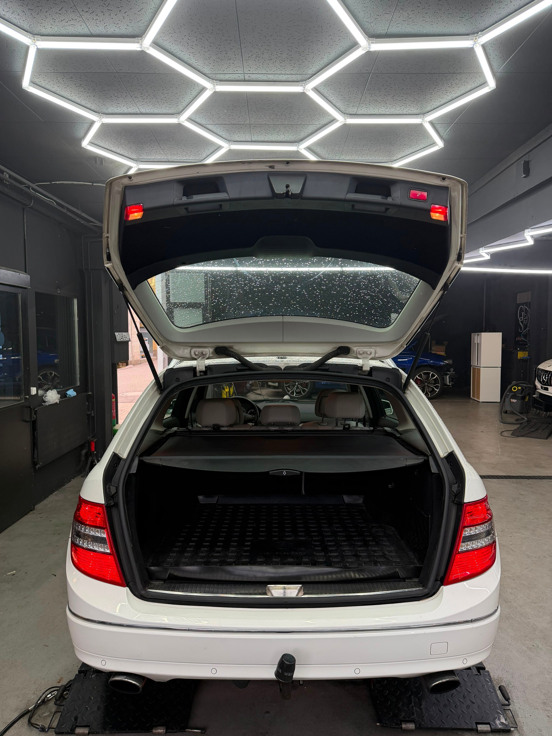 MERCEDES-BENZ C 350 CDI BlueEfficiency Elégance 4Matic 7G-Tronic-image-3
