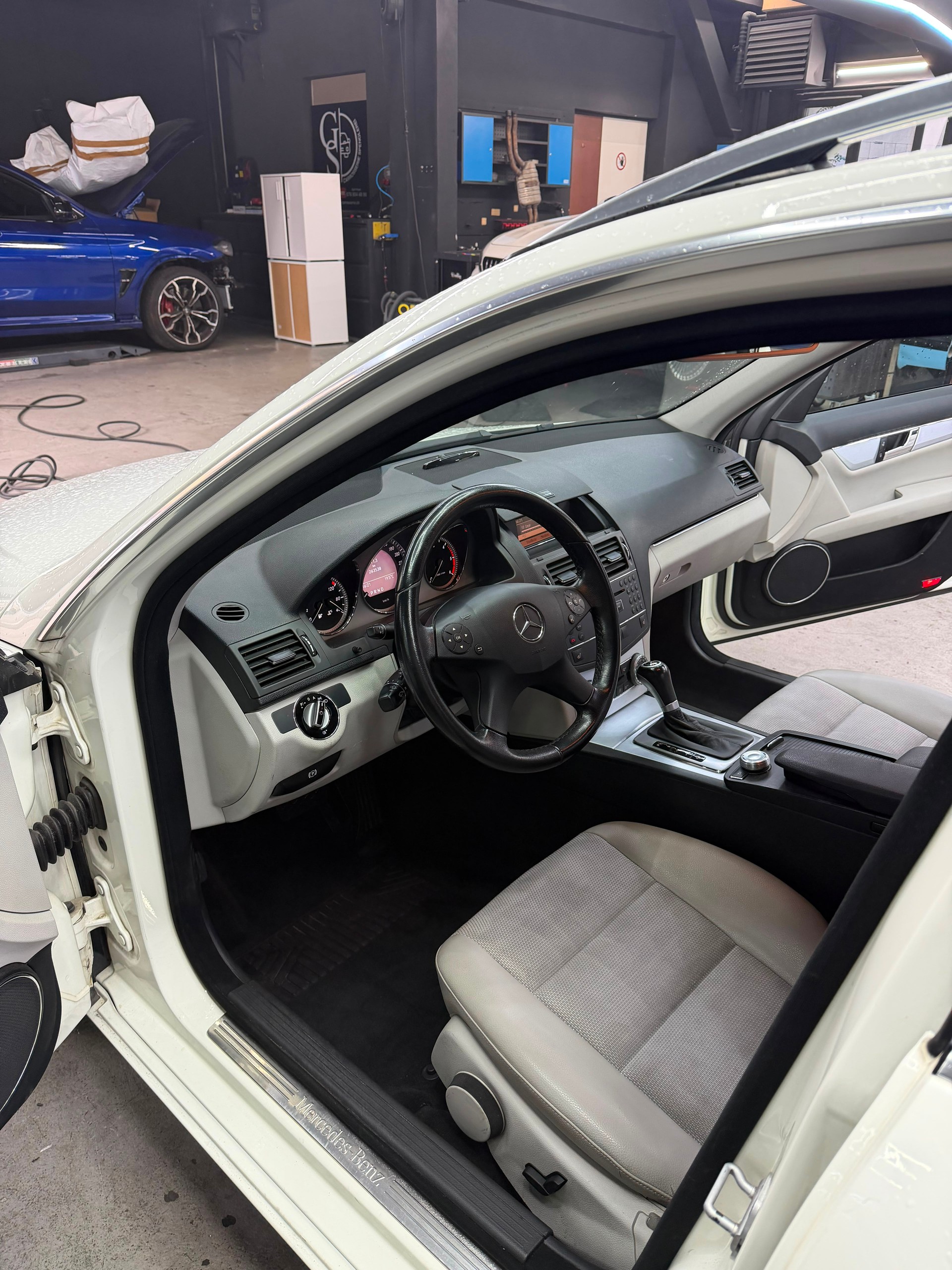 MERCEDES-BENZ C 350 CDI BlueEfficiency Elégance 4Matic 7G-Tronic-image-4