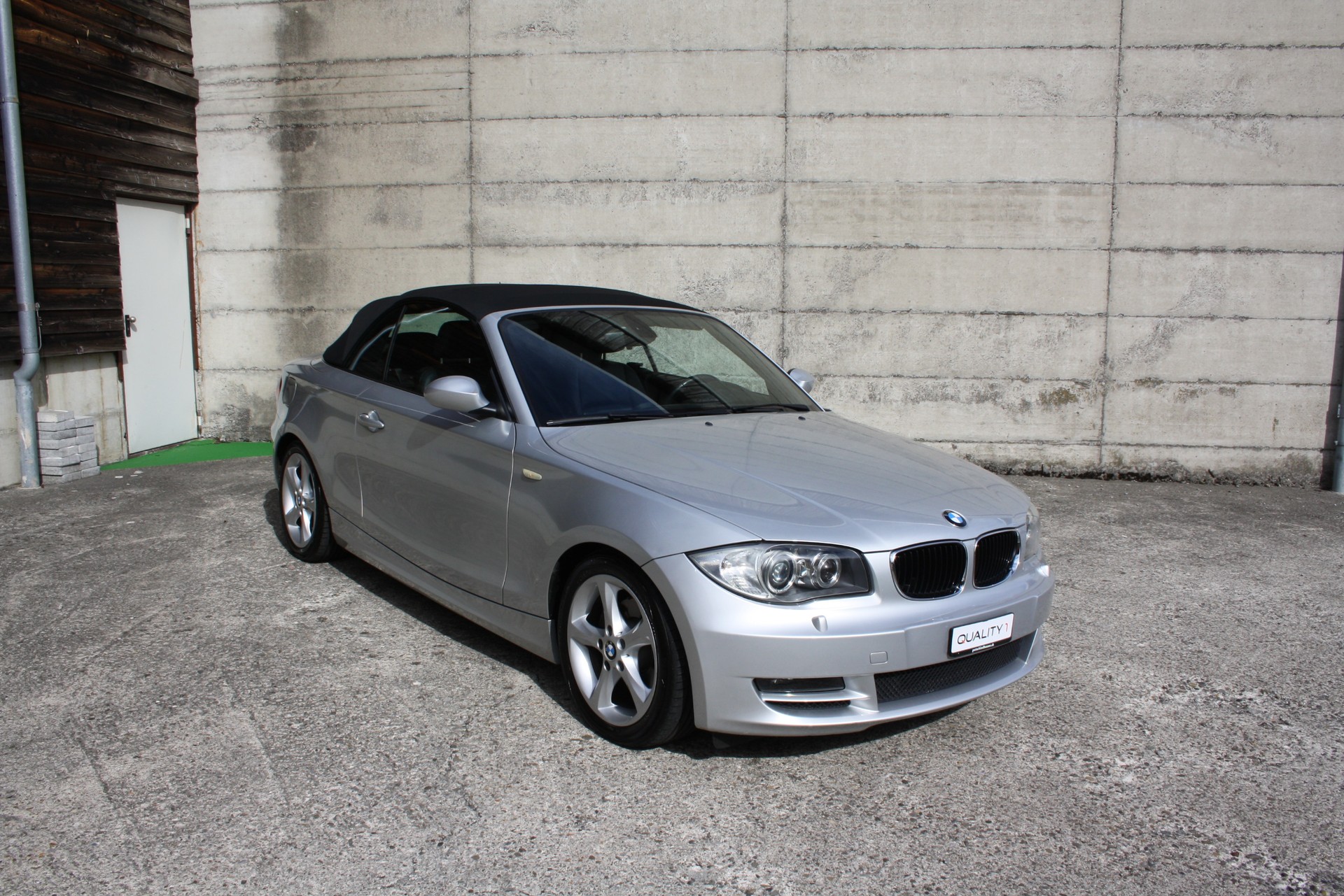 BMW 120i Cabrio-image-0