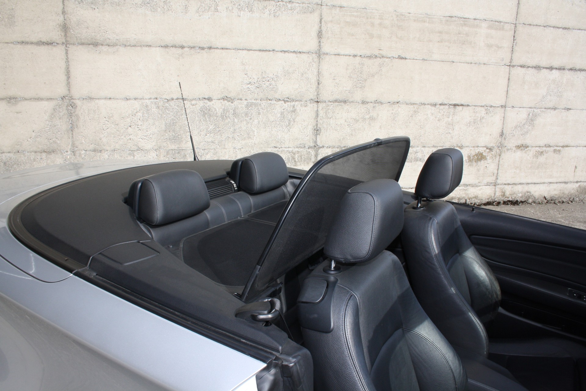 BMW 120i Cabrio-image-13