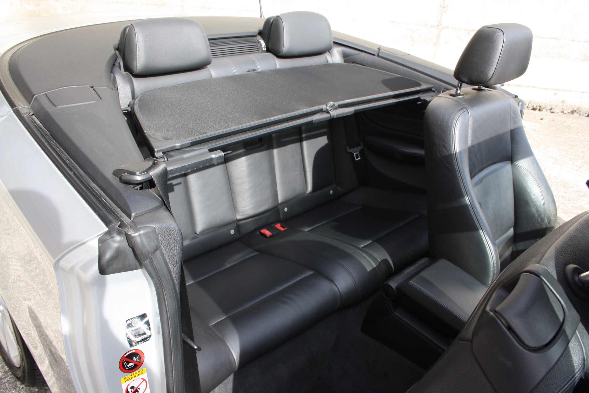 BMW 120i Cabrio-image-12