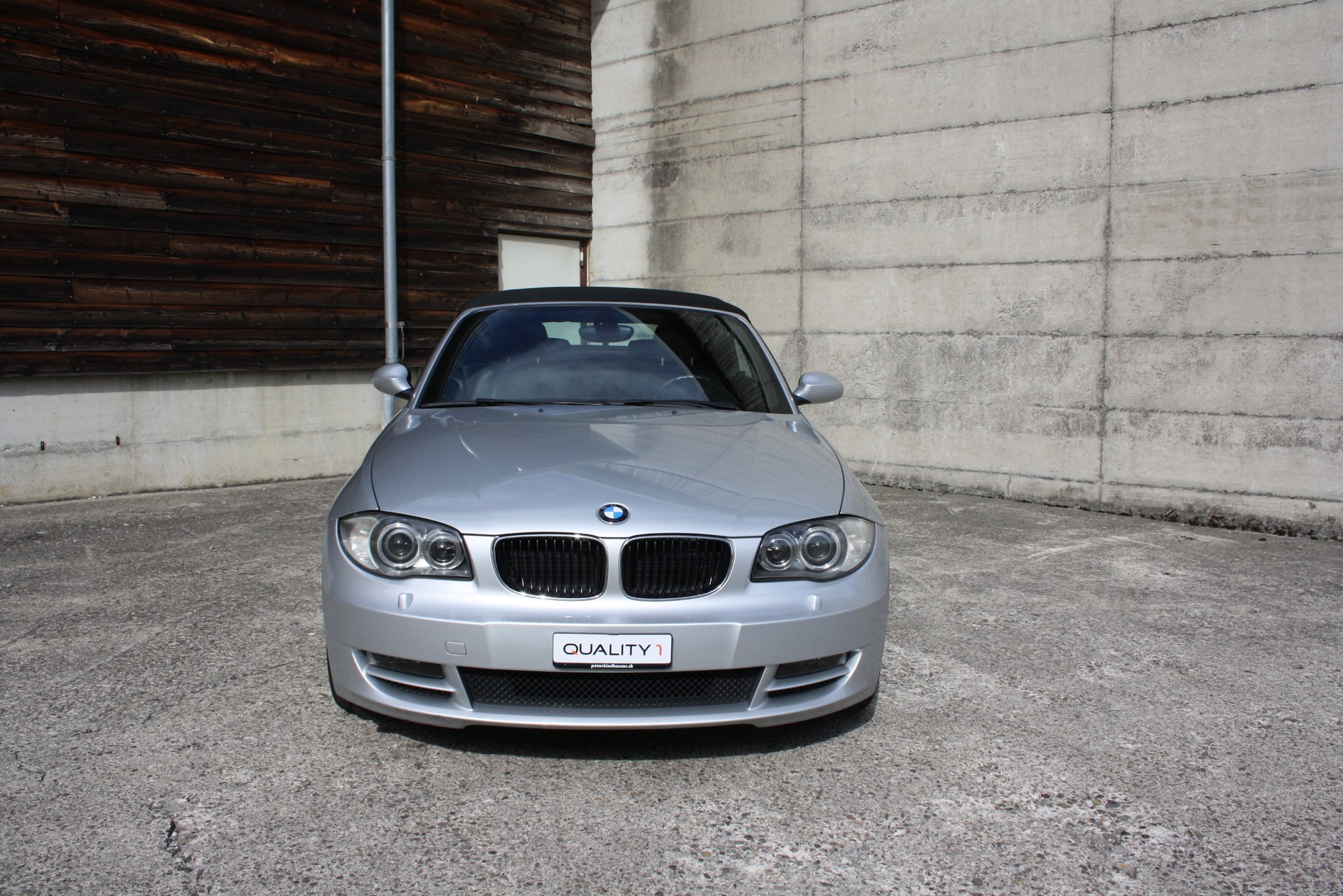 BMW 120i Cabrio-image-1