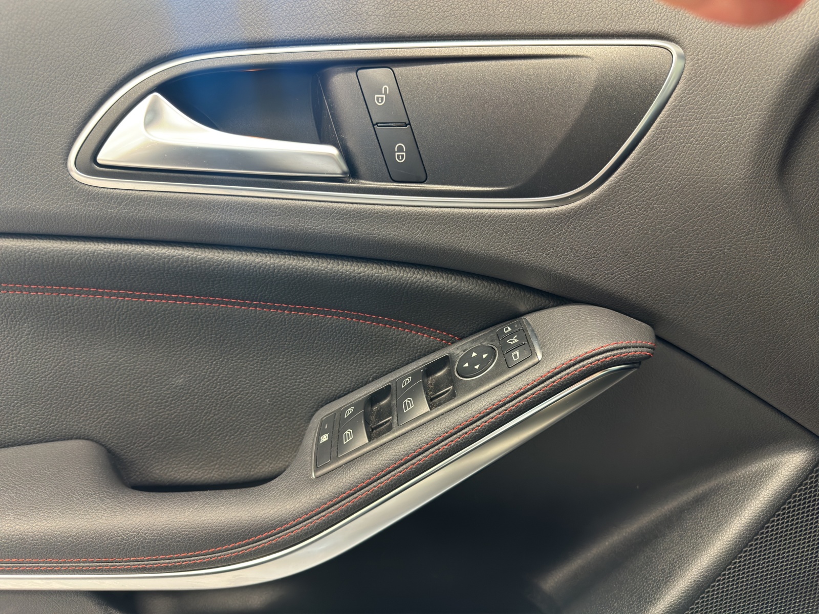 MERCEDES-BENZ A 250 AMG Line 4Matic 7G-DCT-image-12