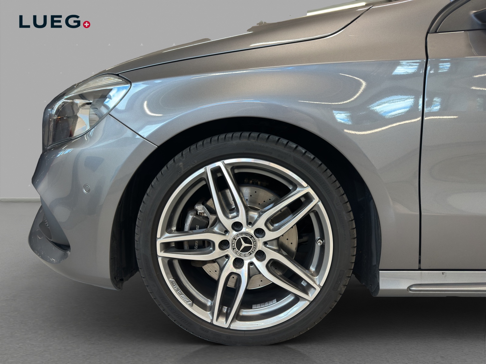 MERCEDES-BENZ A 250 AMG Line 4Matic 7G-DCT-image-6