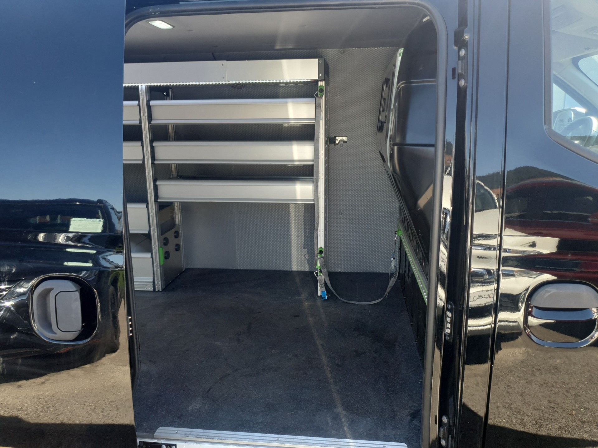 MAXUS eDeliver 3 fourg. Lang E-Motor 50kWh Sortimo Edition Pack 1-image-9