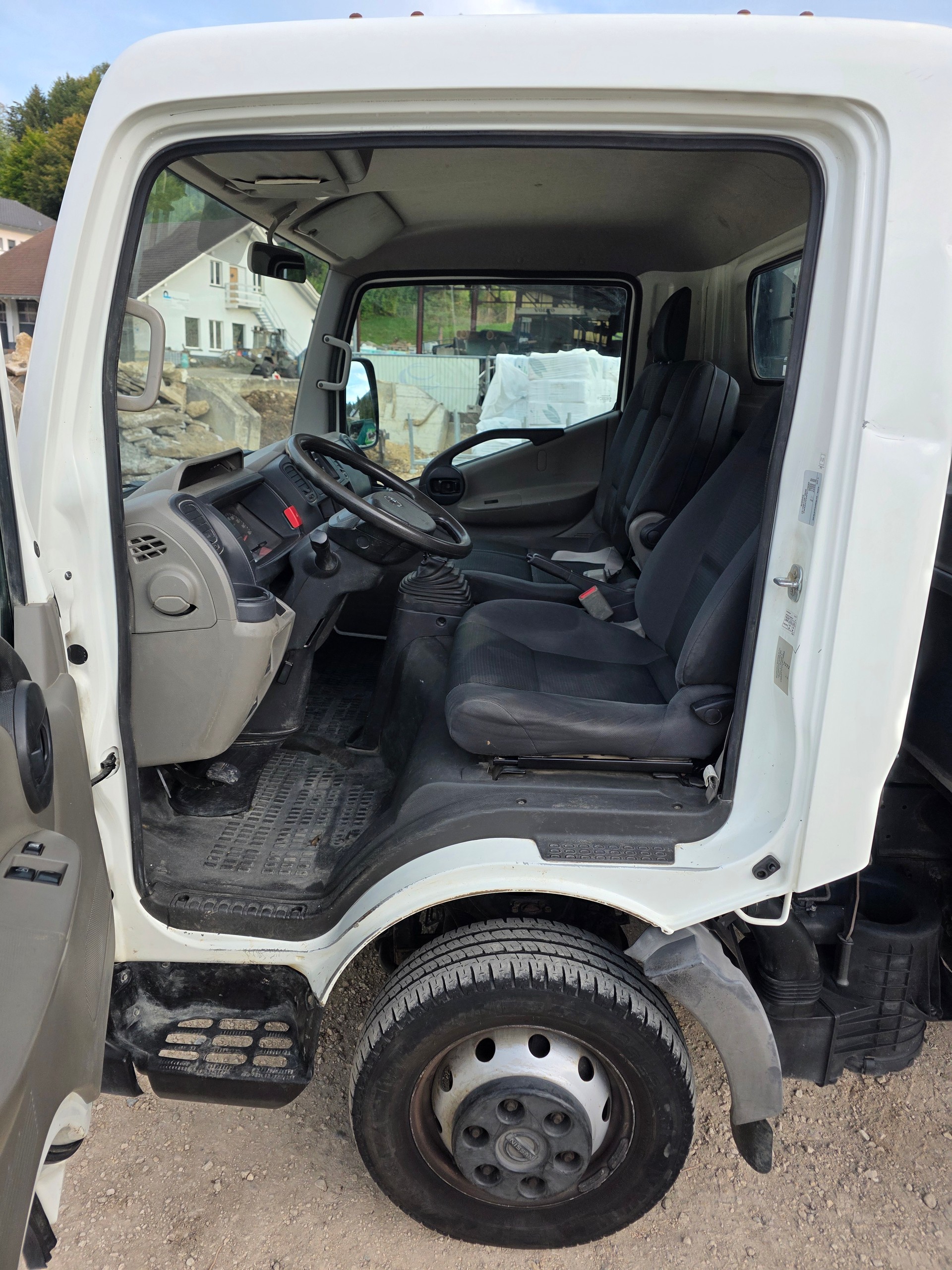 NISSAN 2.5 T 136 Pro-image-5